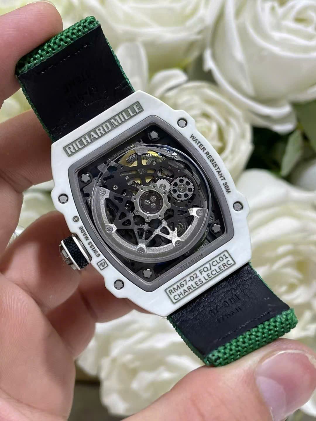 Dong-Ho-Richard-Mille-RM67-02-Vo-Carbon-Mau-Trang-Tinh-Chinh-Sieu-Nhe-Trong-Luong-37-Grams-38.7Γ47-8-1