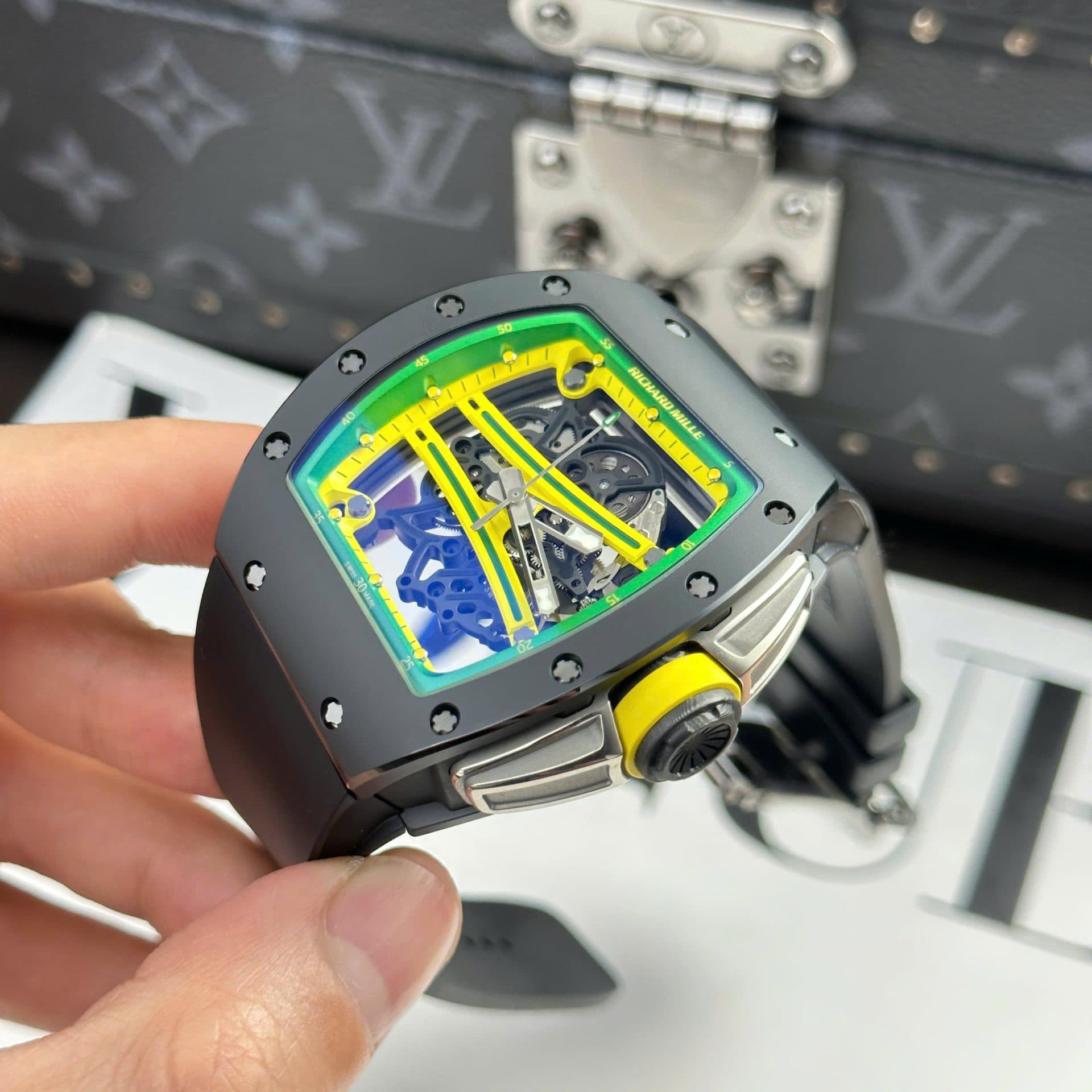 Dong-Ho-Richard-Mille-Rep-11-RM61-01-Manual-Winding-Yohan-Blake-Vo-Gom-Den-ZF-42.7Γ50-6-1