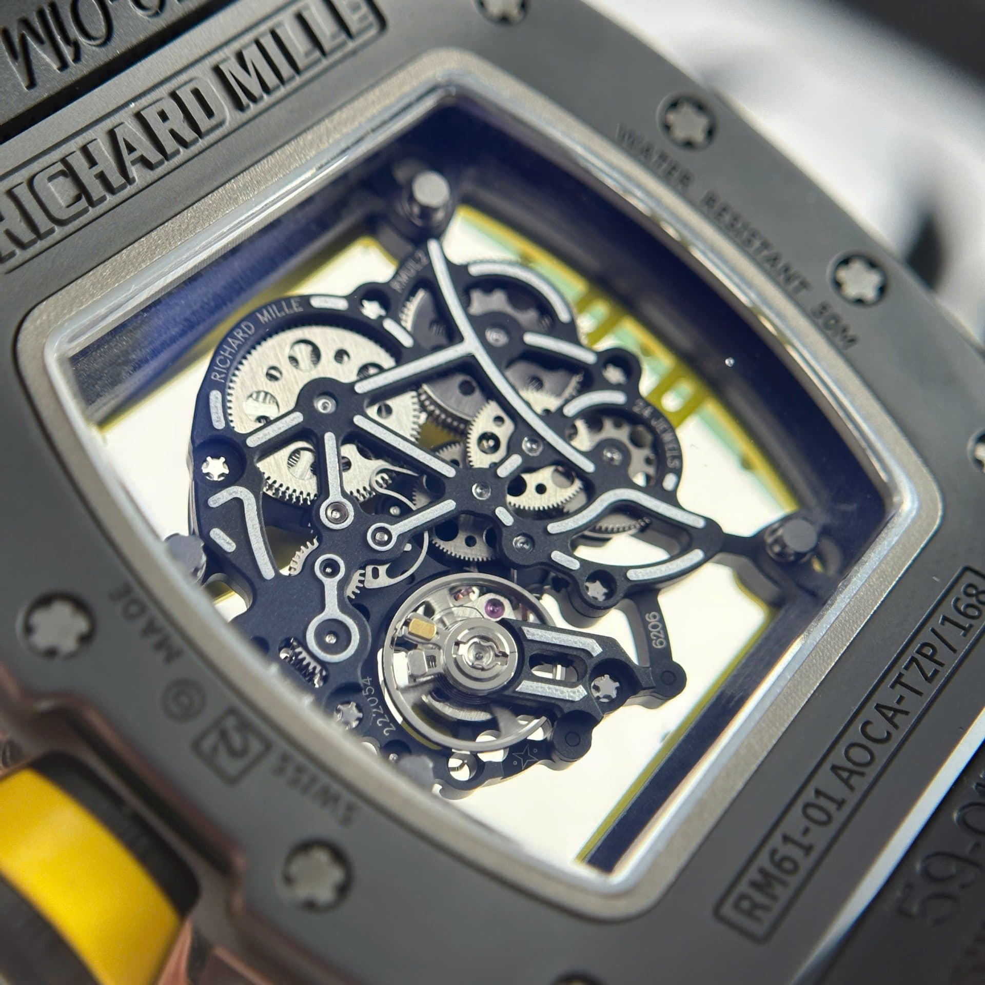 Dong-Ho-Richard-Mille-Rep-11-RM61-01-Manual-Winding-Yohan-Blake-Vo-Gom-Den-ZF-42.7Γ50-9-1