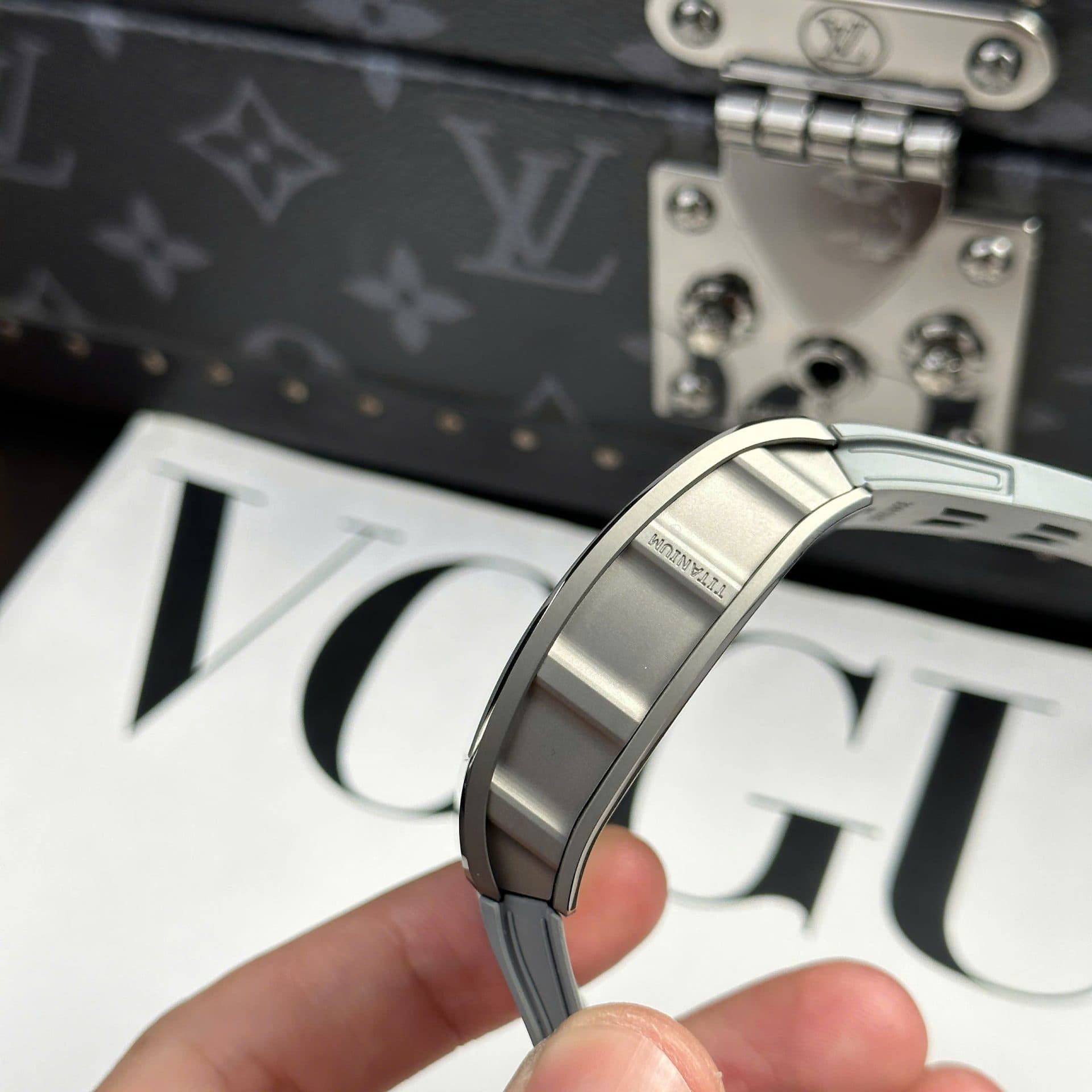 Dong-Ho-Richard-Mille-Replica-11-RM055-Bubba-Watson-Grey-Ceramic-Day-Cao-Su-Nha-May-ZF-42.7×49-11-1