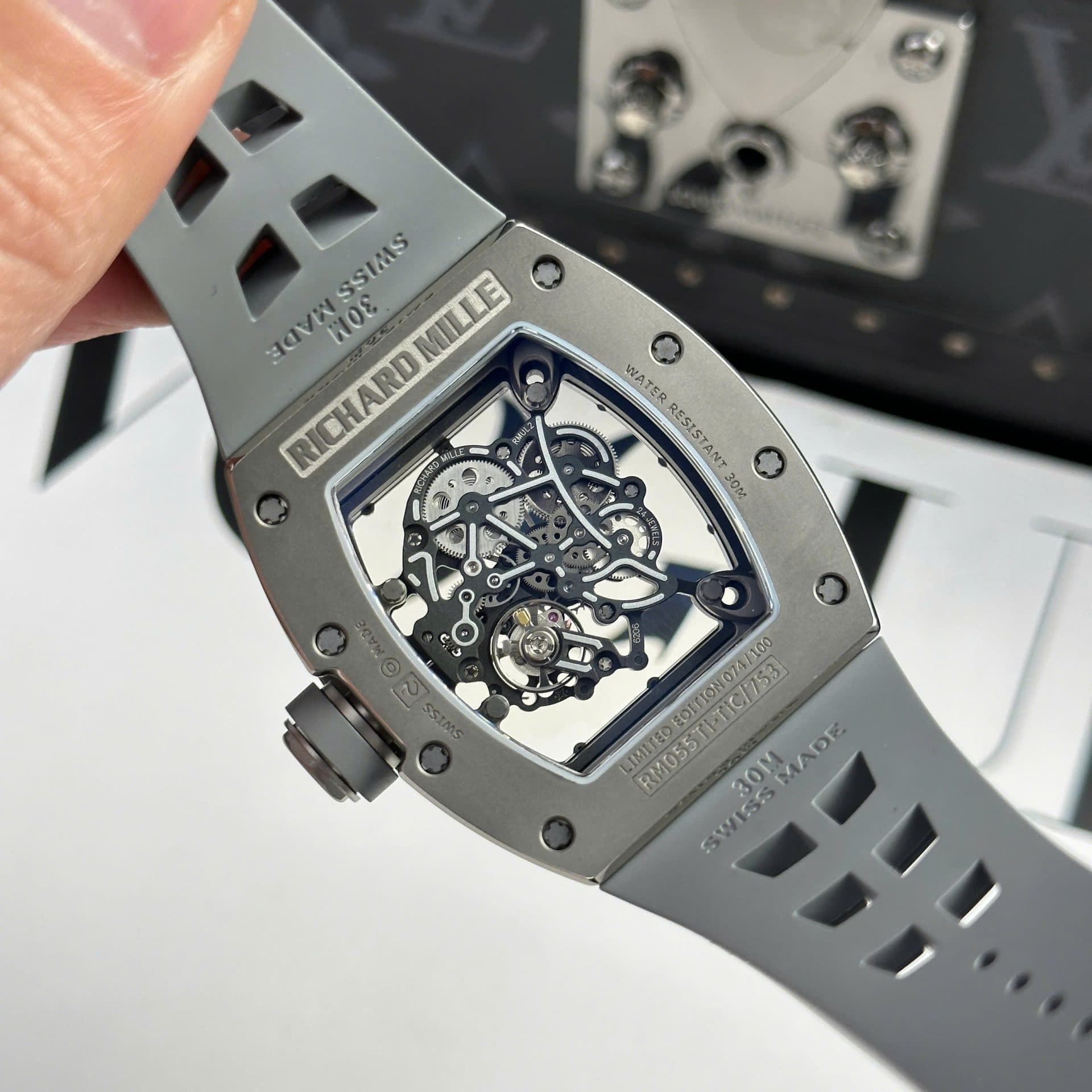 Dong-Ho-Richard-Mille-Replica-11-RM055-Bubba-Watson-Grey-Ceramic-Day-Cao-Su-Nha-May-ZF-42.7×49-12-1