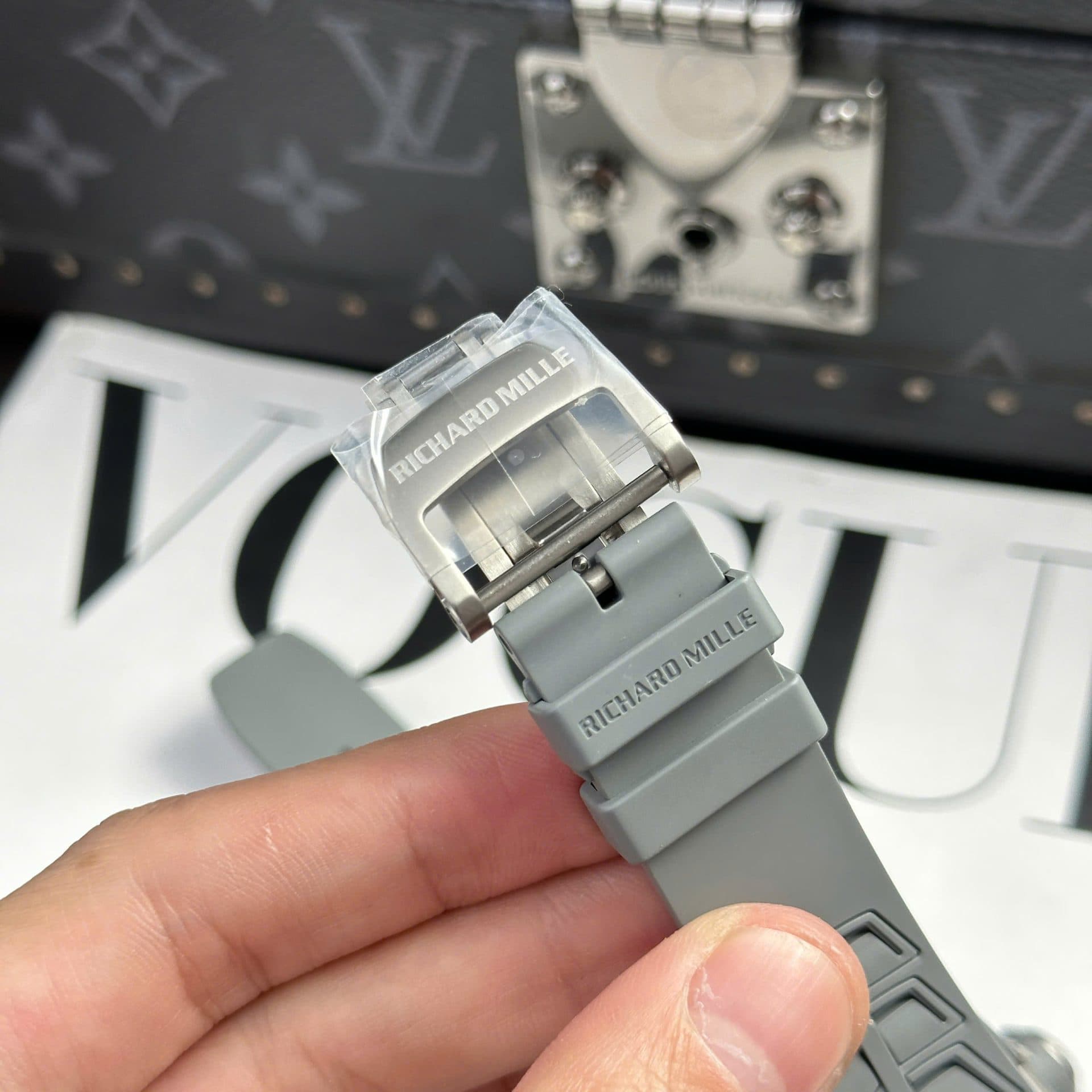 Dong-Ho-Richard-Mille-Replica-11-RM055-Bubba-Watson-Grey-Ceramic-Day-Cao-Su-Nha-May-ZF-42.7×49-13-1