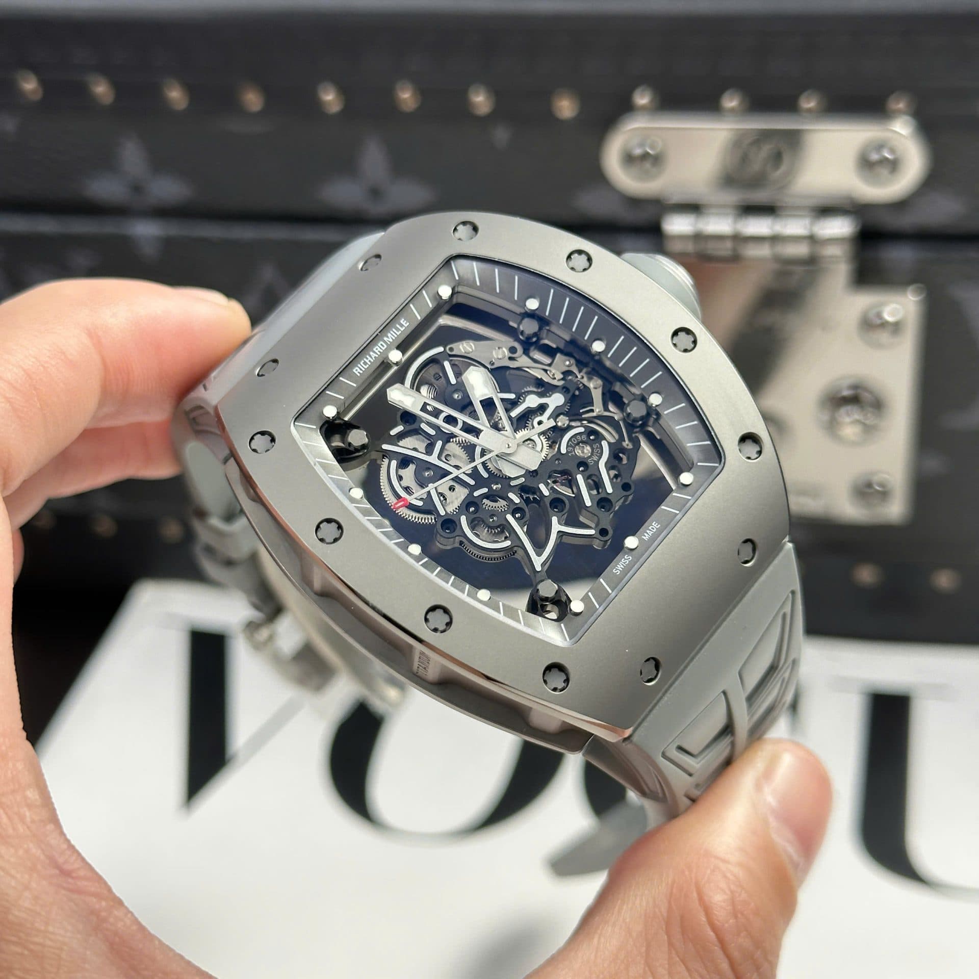 Dong-Ho-Richard-Mille-Replica-11-RM055-Bubba-Watson-Grey-Ceramic-Day-Cao-Su-Nha-May-ZF-42.7×49-2-1