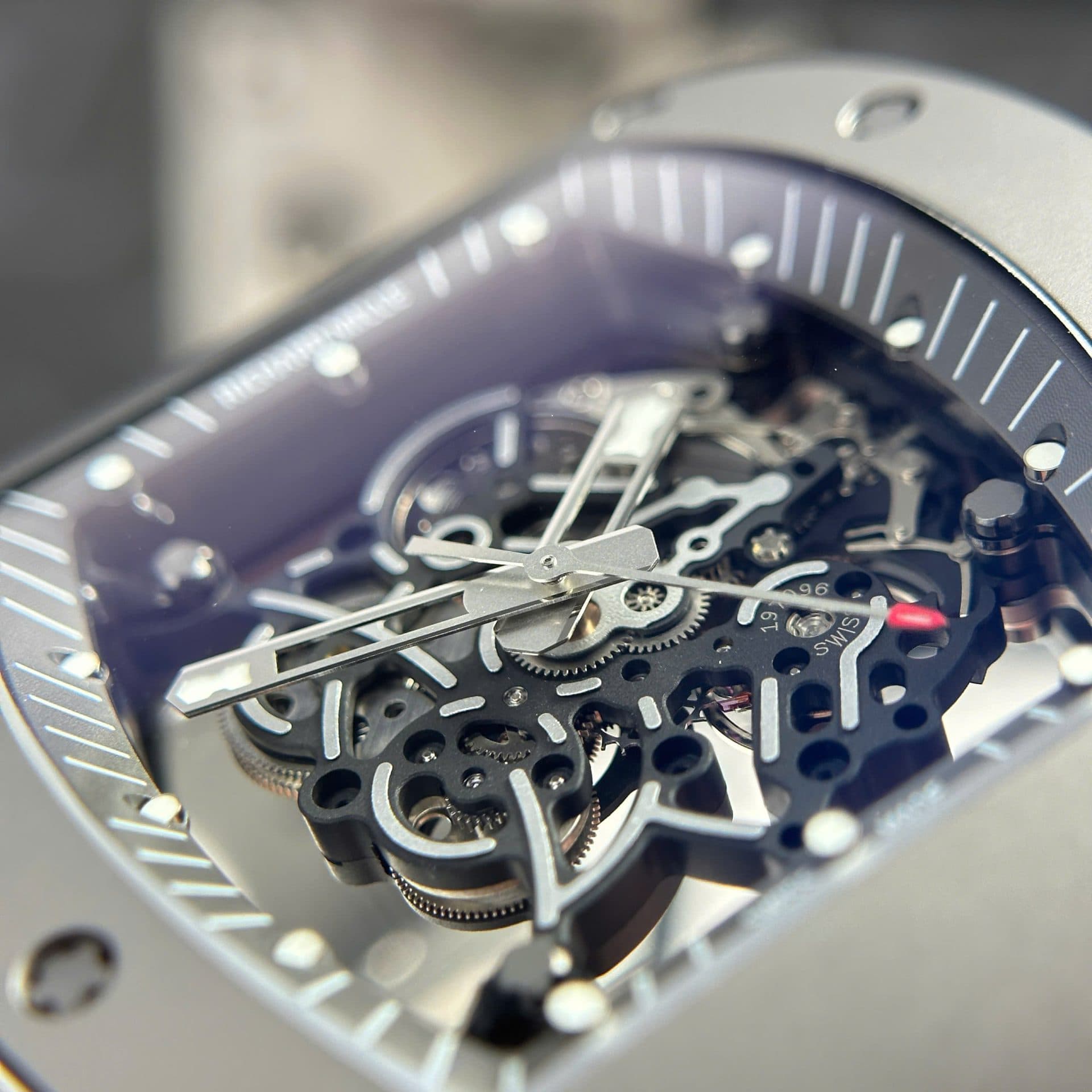 Dong-Ho-Richard-Mille-Replica-11-RM055-Bubba-Watson-Grey-Ceramic-Day-Cao-Su-Nha-May-ZF-42.7×49-6-1