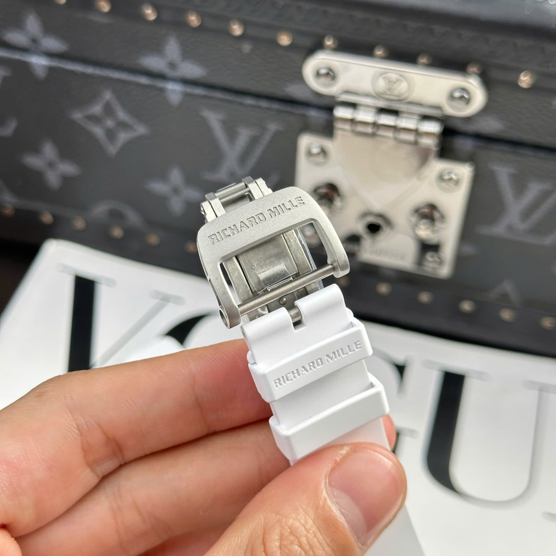 Dong-Ho-Richard-Mille-Replica-11-RM61-01-Manual-Winding-Yohan-Blake-Vo-Gom-Trang-ZF-42.7×50-12-1