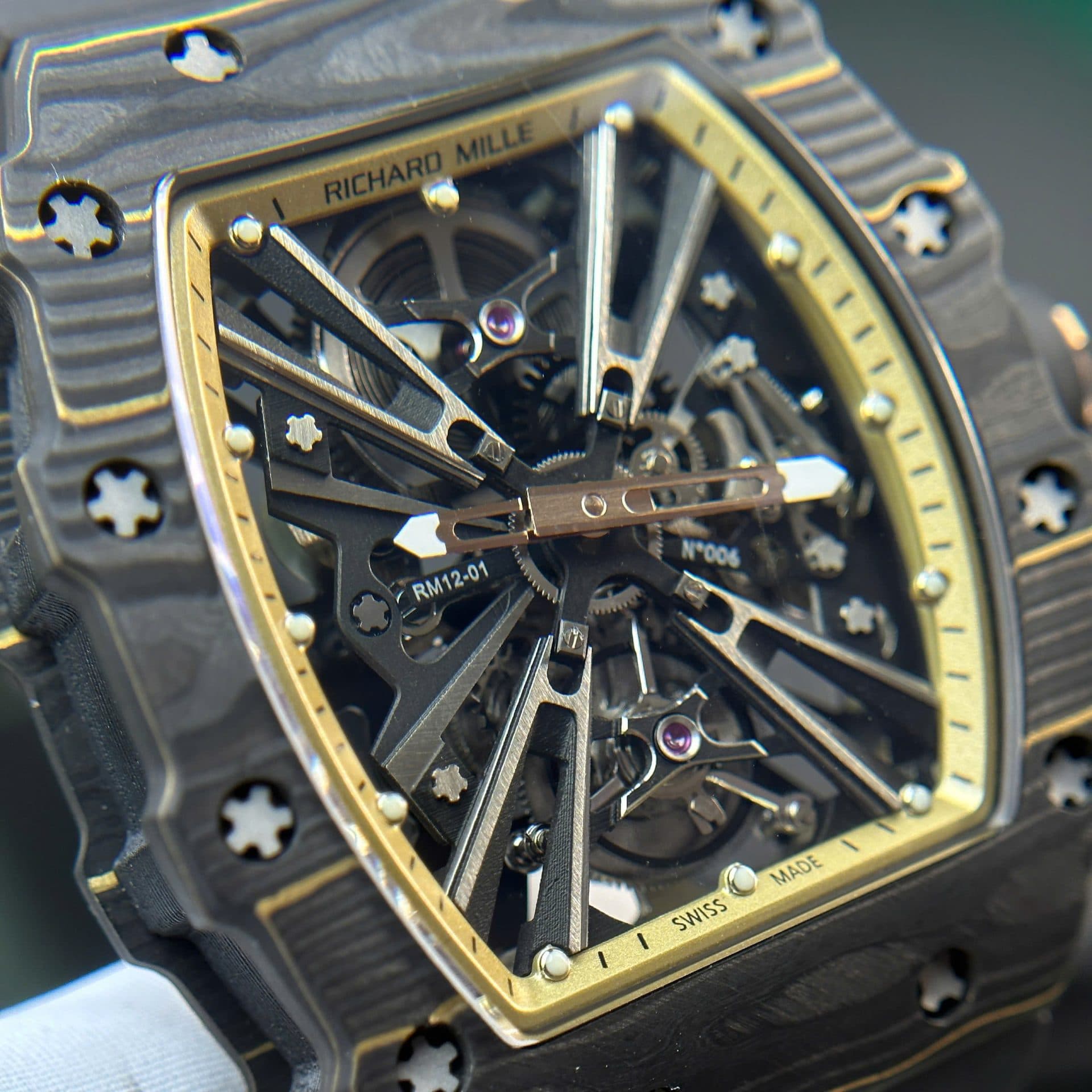 Dong-Ho-Richard-Mille-Tourbillon-RM12-01-Vo-Carbon-TPT-Sieu-Nhe-39-11-1