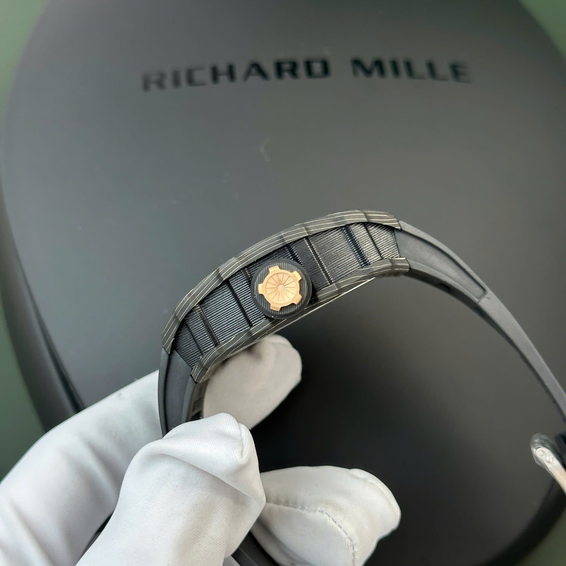 Dong-Ho-Richard-Mille-Tourbillon-RM12-01-Vo-Carbon-TPT-Sieu-Nhe-39-15-1