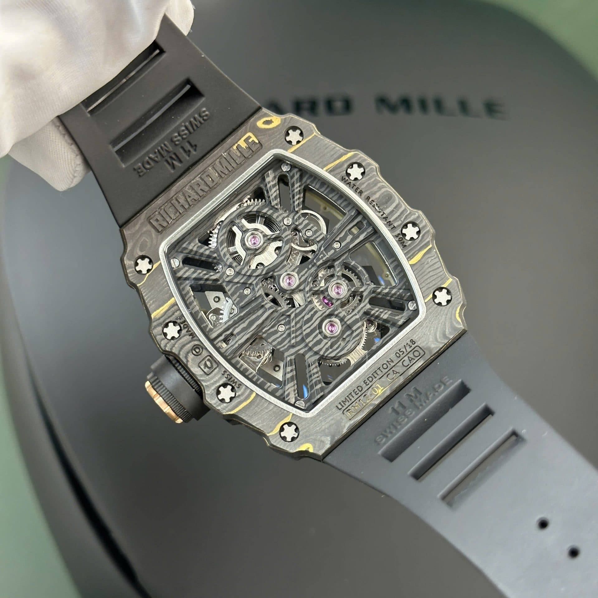 Dong-Ho-Richard-Mille-Tourbillon-RM12-01-Vo-Carbon-TPT-Sieu-Nhe-39-16-1