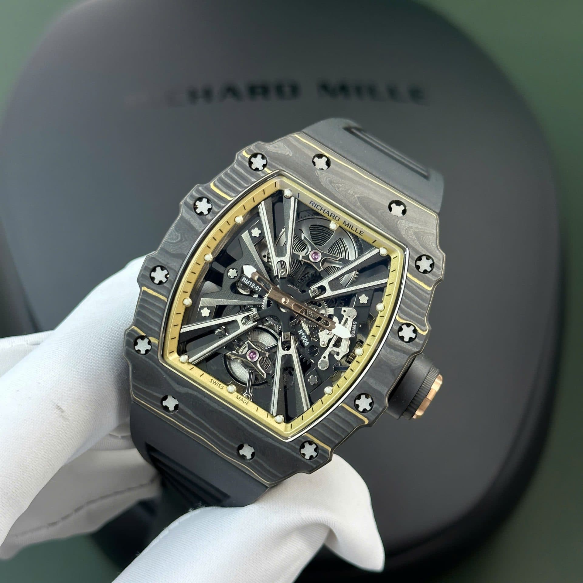Dong-Ho-Richard-Mille-Tourbillon-RM12-01-Vo-Carbon-TPT-Sieu-Nhe-39-2-1