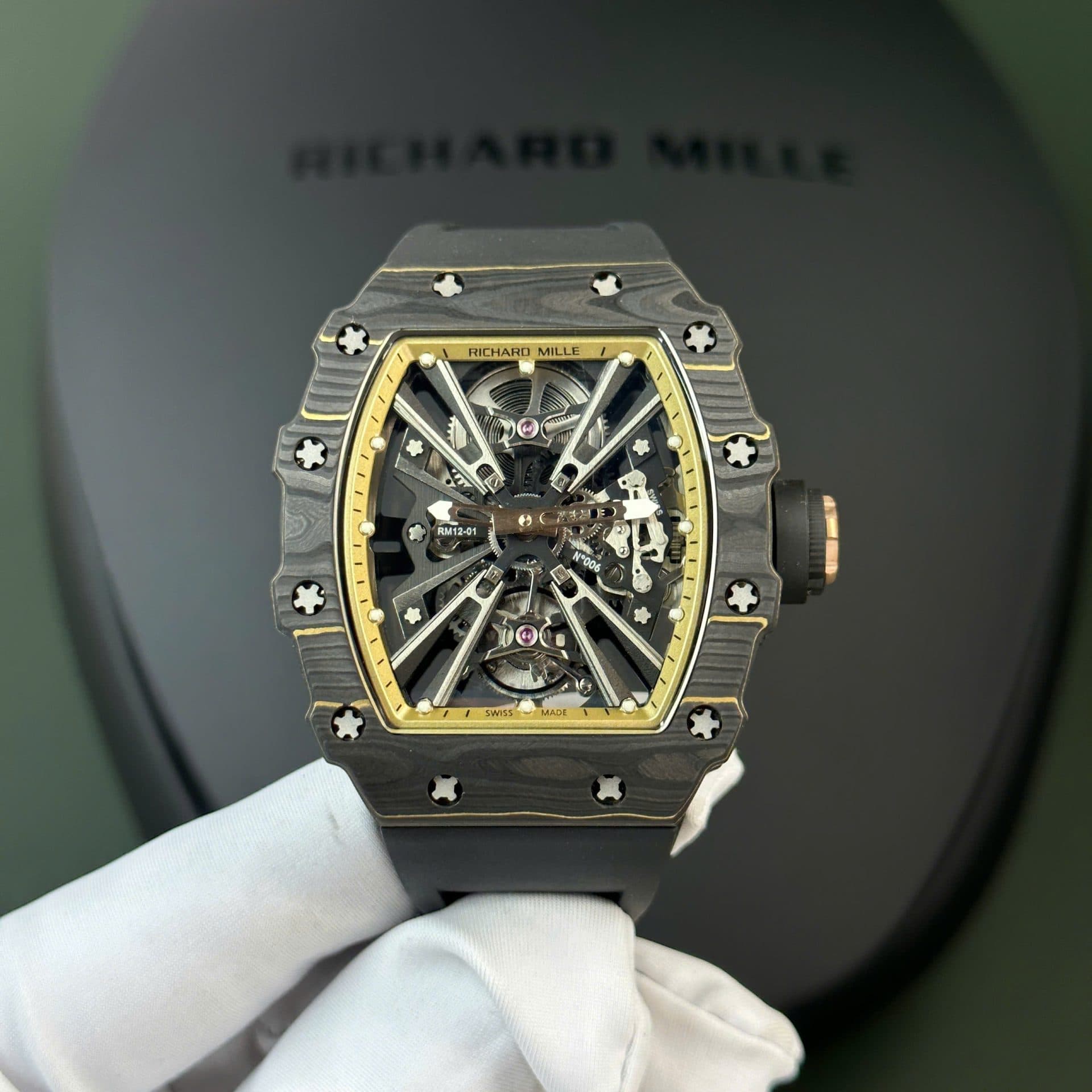 Dong-Ho-Richard-Mille-Tourbillon-RM12-01-Vo-Carbon-TPT-Sieu-Nhe-39-4-1