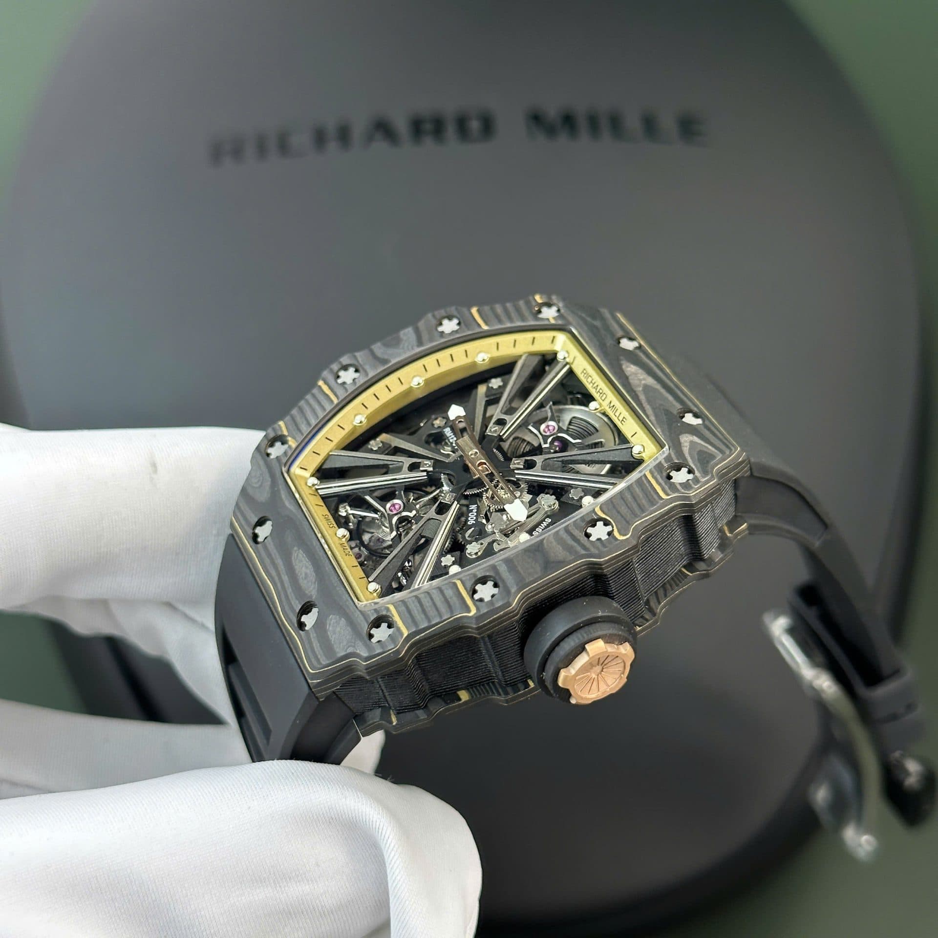 Dong-Ho-Richard-Mille-Tourbillon-RM12-01-Vo-Carbon-TPT-Sieu-Nhe-39-5-1