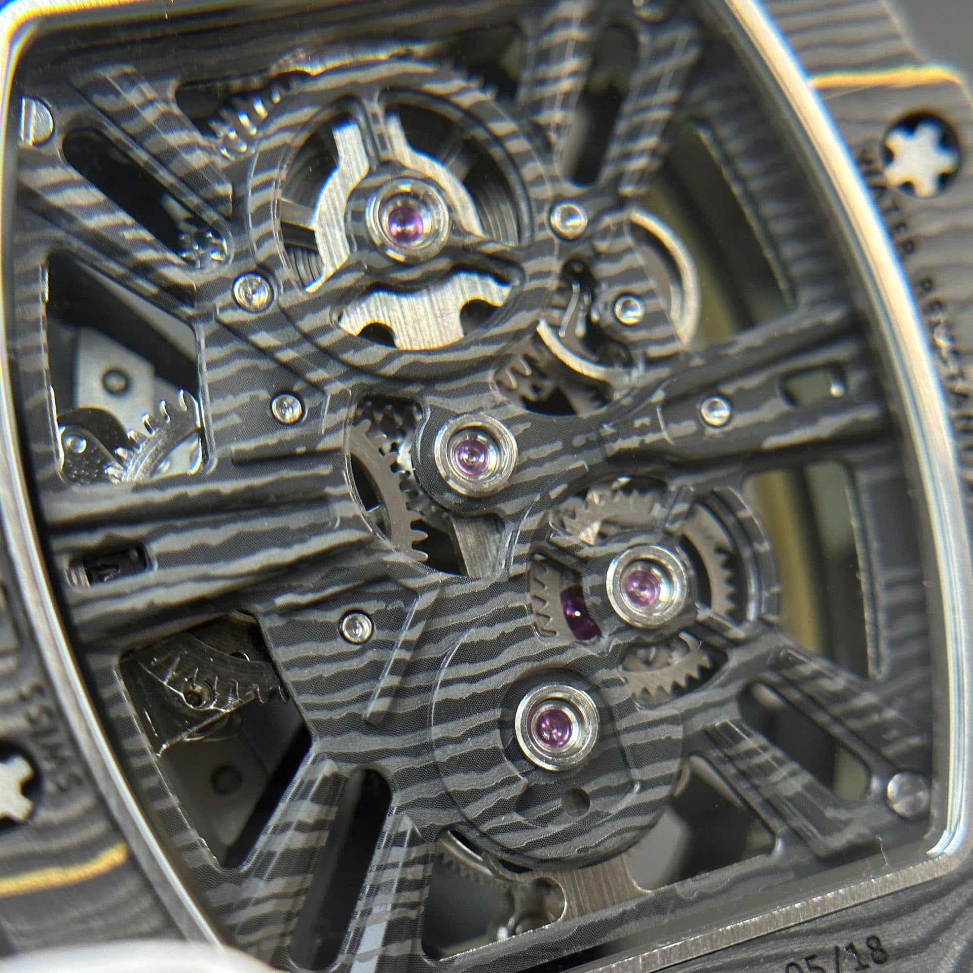 Dong-Ho-Richard-Mille-Tourbillon-RM12-01-Vo-Carbon-TPT-Sieu-Nhe-39-7-1