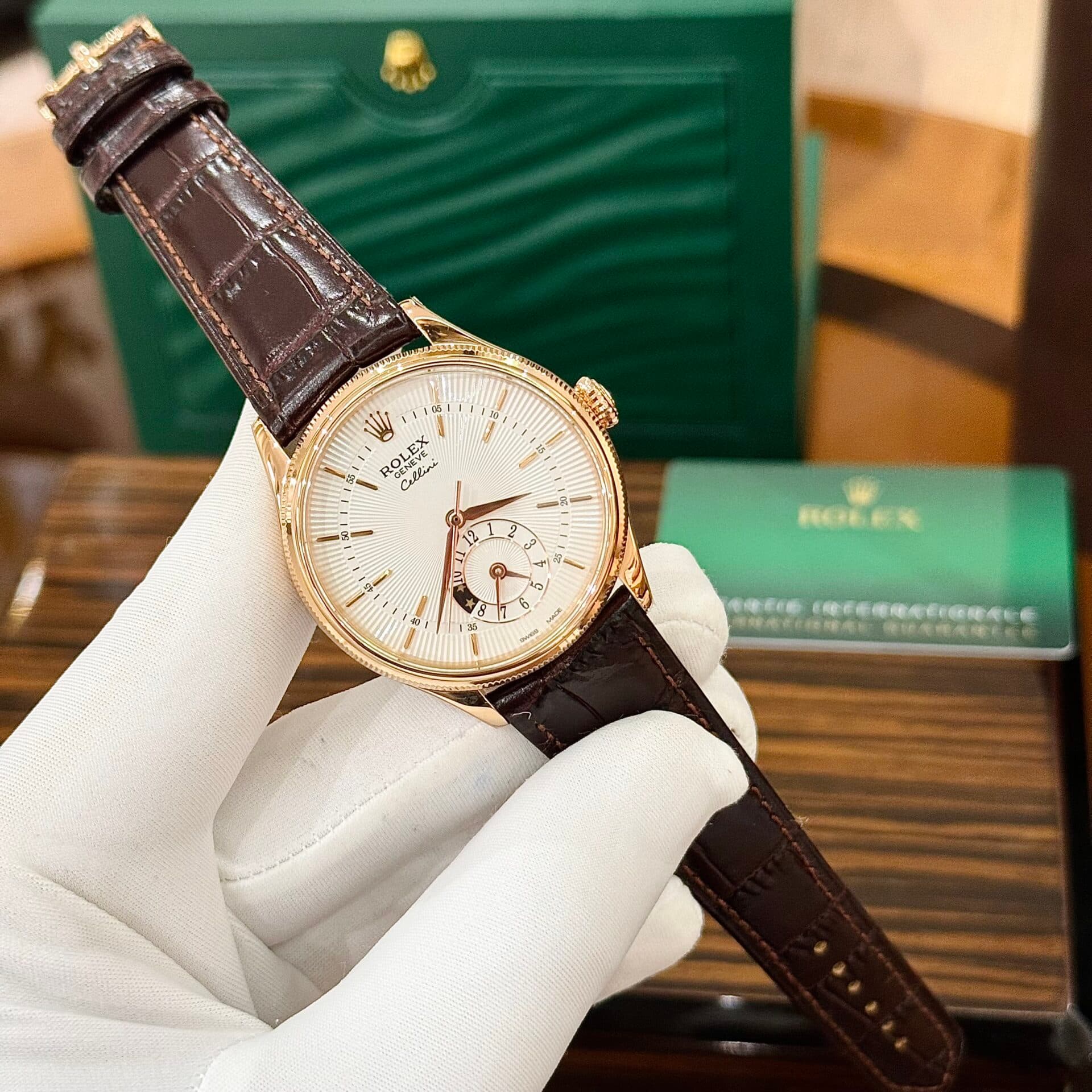Dong-Ho-Rolex-Cellini-50525-Replica-11-Vo-Vang-Hong-Day-Nau-39mm-1-1