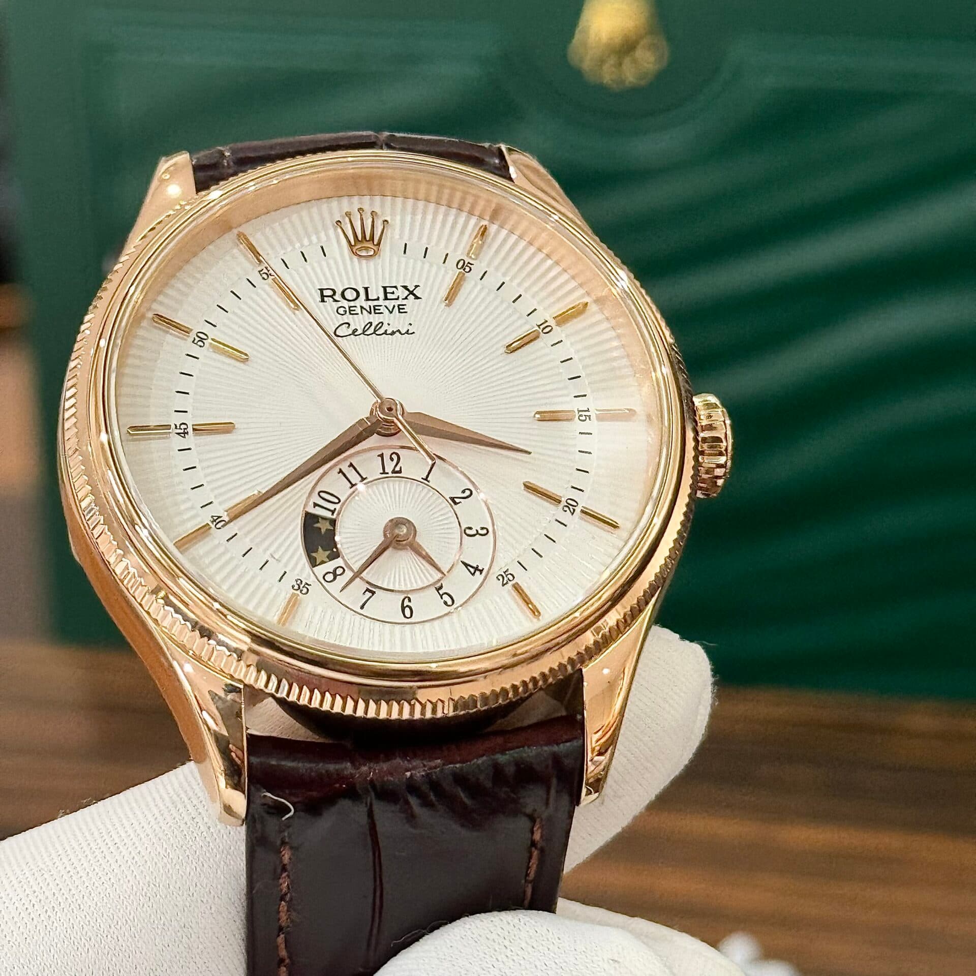 Dong-Ho-Rolex-Cellini-50525-Replica-11-Vo-Vang-Hong-Day-Nau-39mm-2-1