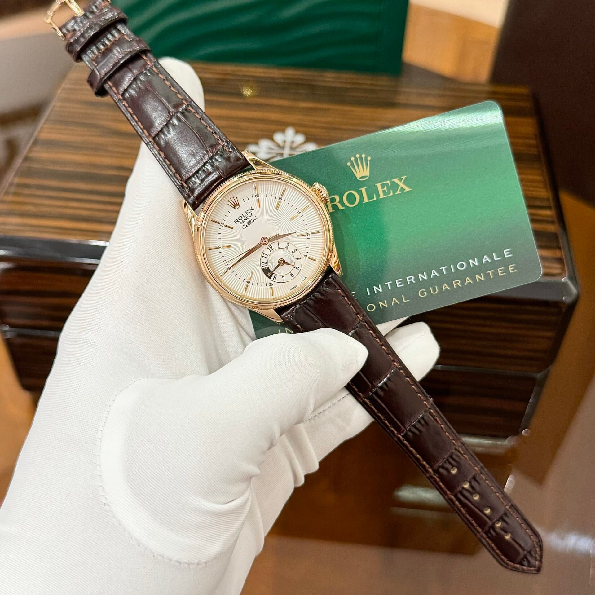 Dong-Ho-Rolex-Cellini-50525-Replica-11-Vo-Vang-Hong-Day-Nau-39mm-5-1