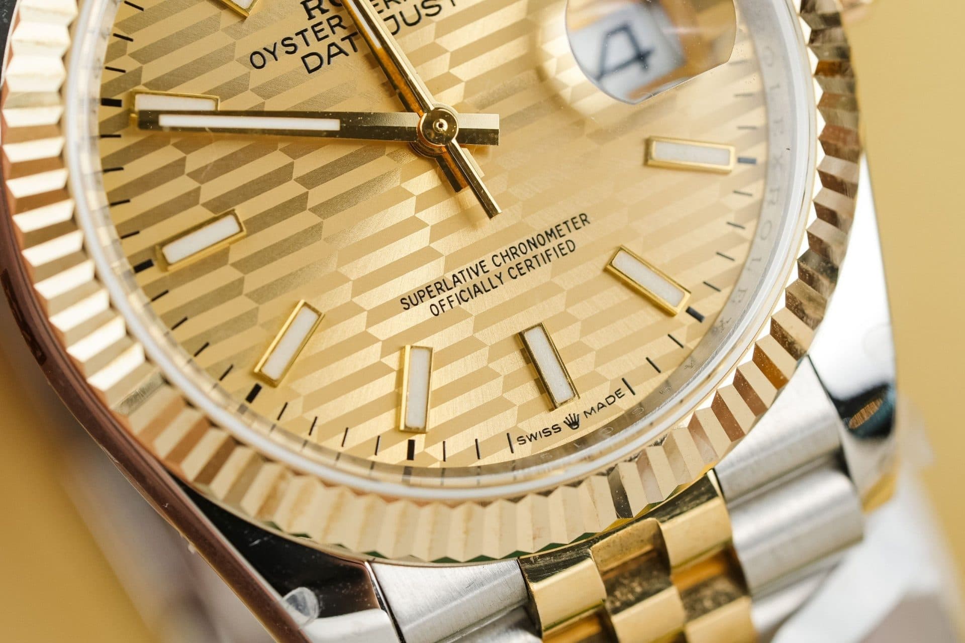 Dong-Ho-Rolex-Che-Tac-DateJust-126233-Mat-Nep-Gap-Boc-Vang-GM-Factory-36mm-5-1