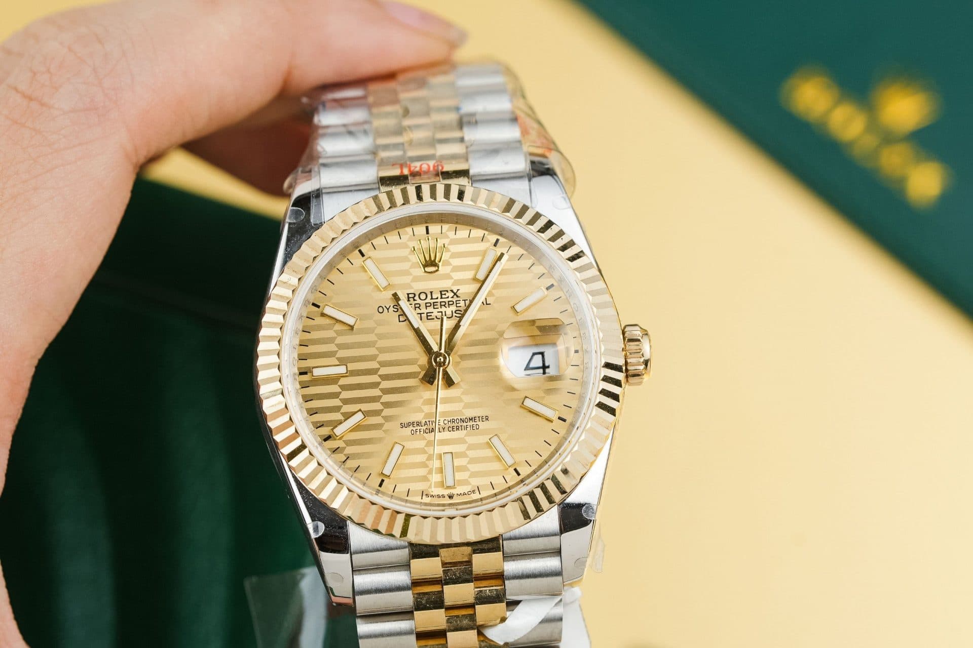 Dong-Ho-Rolex-Che-Tac-DateJust-126233-Mat-Nep-Gap-Boc-Vang-GM-Factory-36mm-8-1