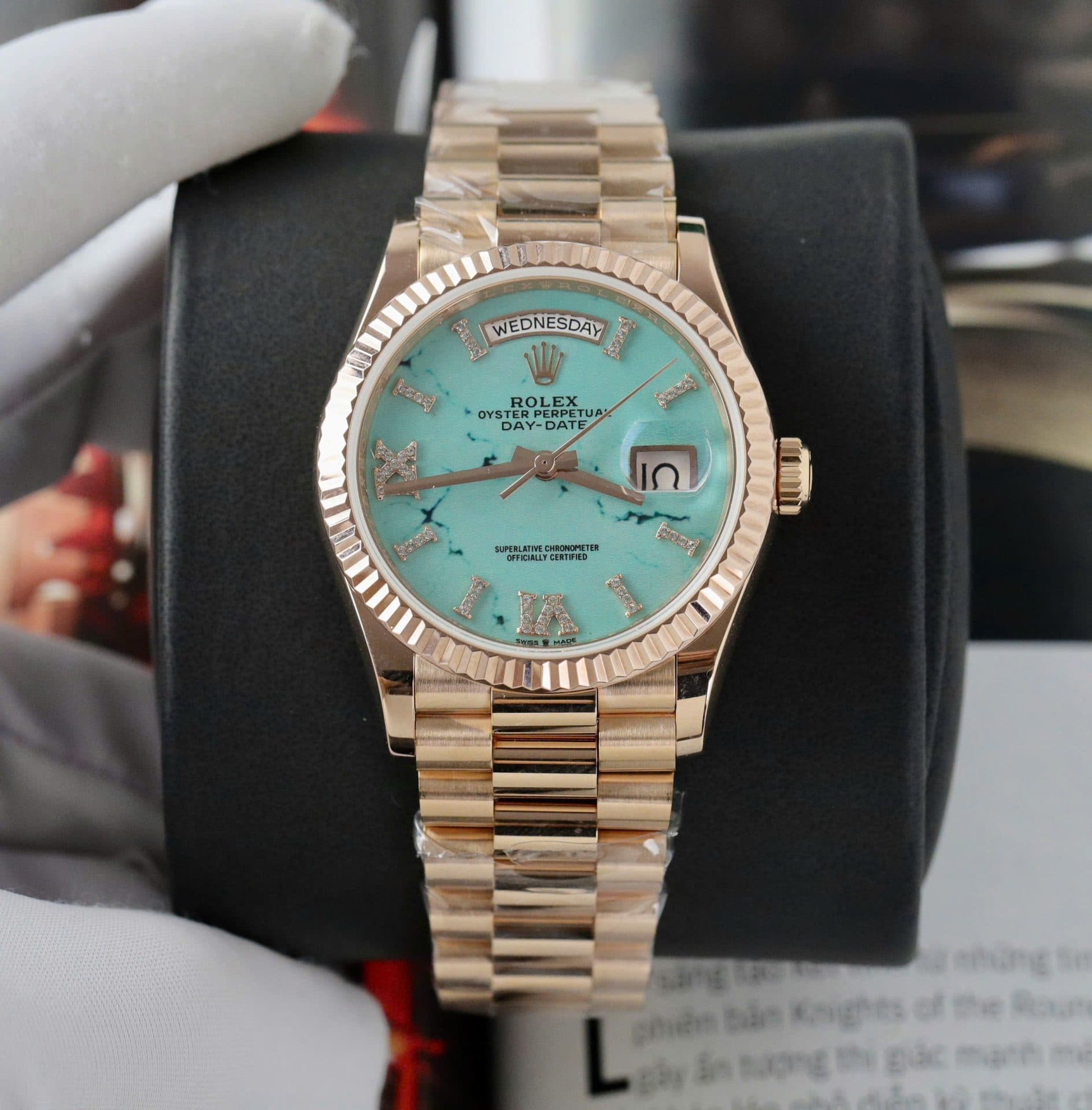 Dong-Ho-Rolex-Che-Tac-Day-Date-128238-Mat-So-Turquoise-Boc-Vang-That-36mm-2-1