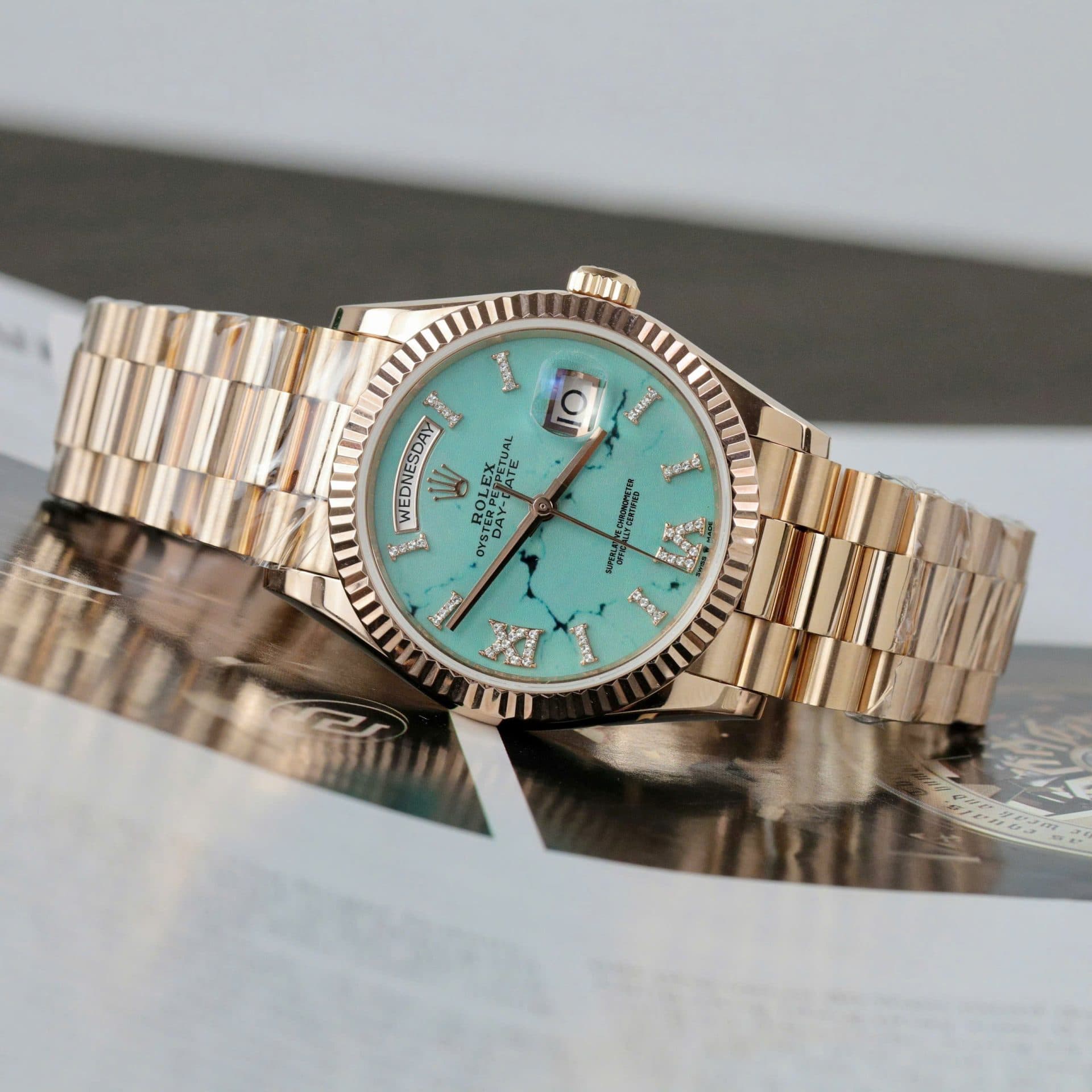 Dong-Ho-Rolex-Che-Tac-Day-Date-128238-Mat-So-Turquoise-Boc-Vang-That-36mm-4-1