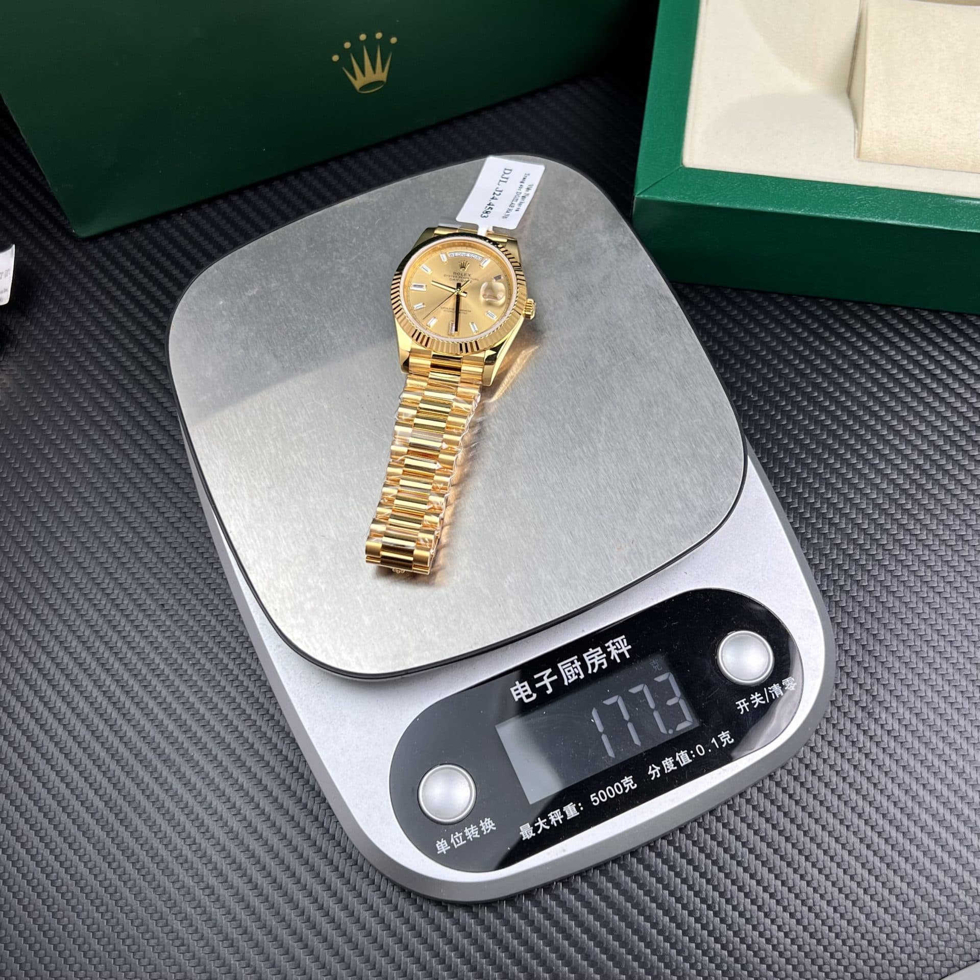 Dong-Ho-Rolex-Che-Tac-Day-Date-Coc-So-Da-Baguette-Boc-Vang-That-Trong-Luong-177gram-GM-Factory-40mm-4-1