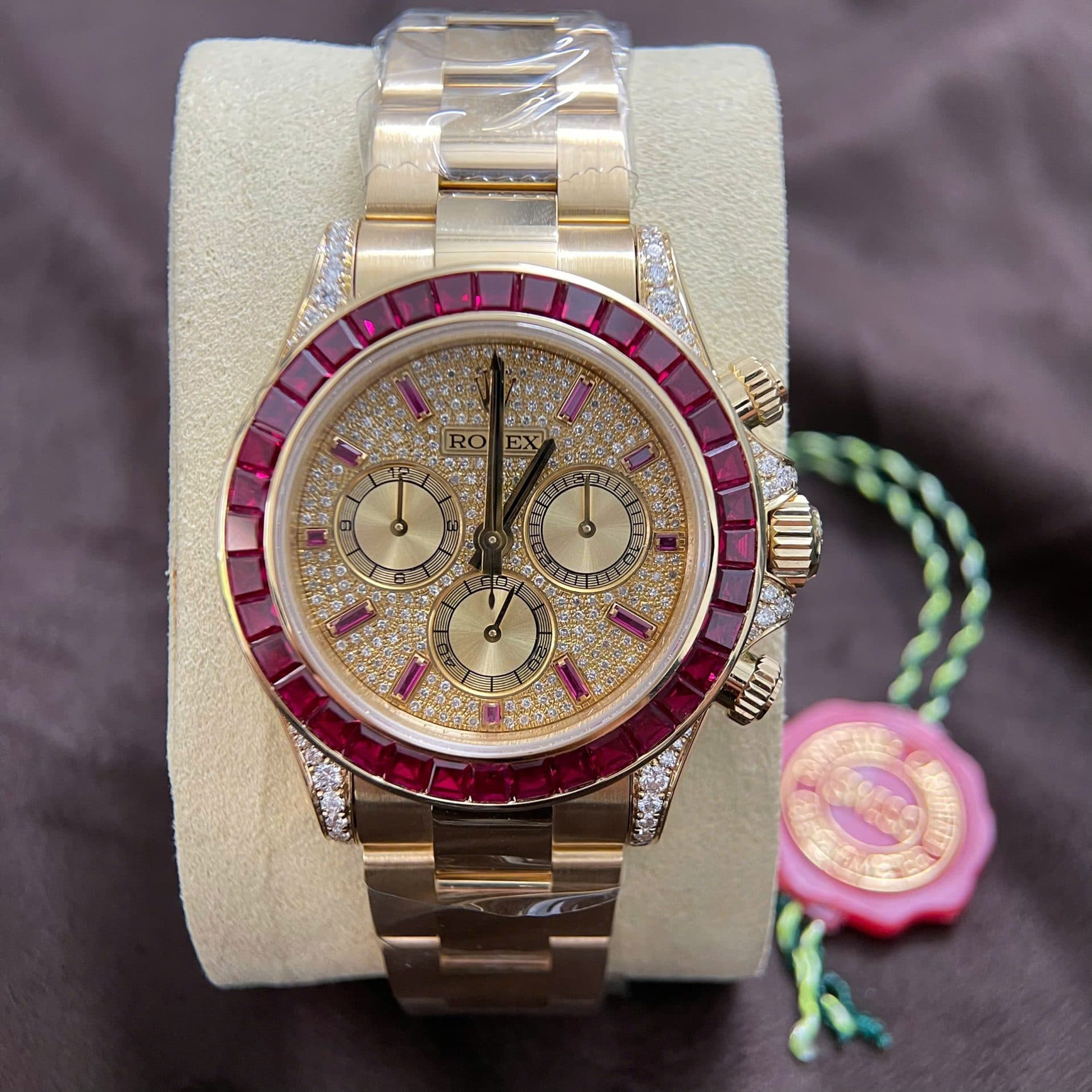 Dong-Ho-Rolex-Che-Tac-Daytona-126598TRU-Vang-18K-Nguyen-Khoi-Ruby-Kim-Cuong-Tu-Nhien-40mm-1-1