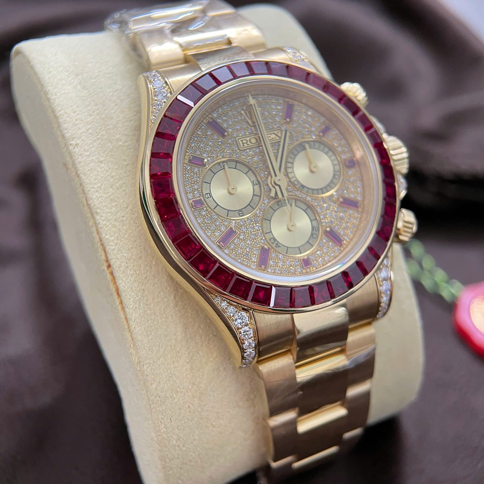 Dong-Ho-Rolex-Che-Tac-Daytona-126598TRU-Vang-18K-Nguyen-Khoi-Ruby-Kim-Cuong-Tu-Nhien-40mm-8-1