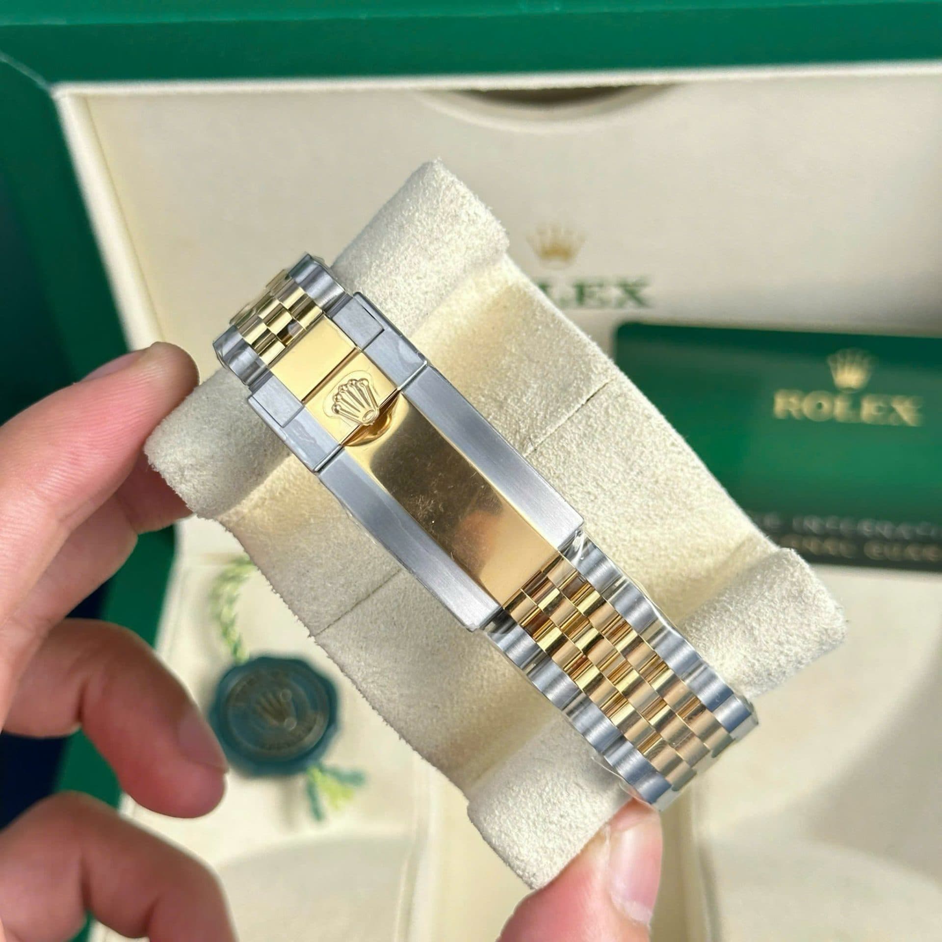 Dong-Ho-Rolex-Che-Tac-GMT-Master-II-126713GRNR-Clean-Factory-41mm-17-1