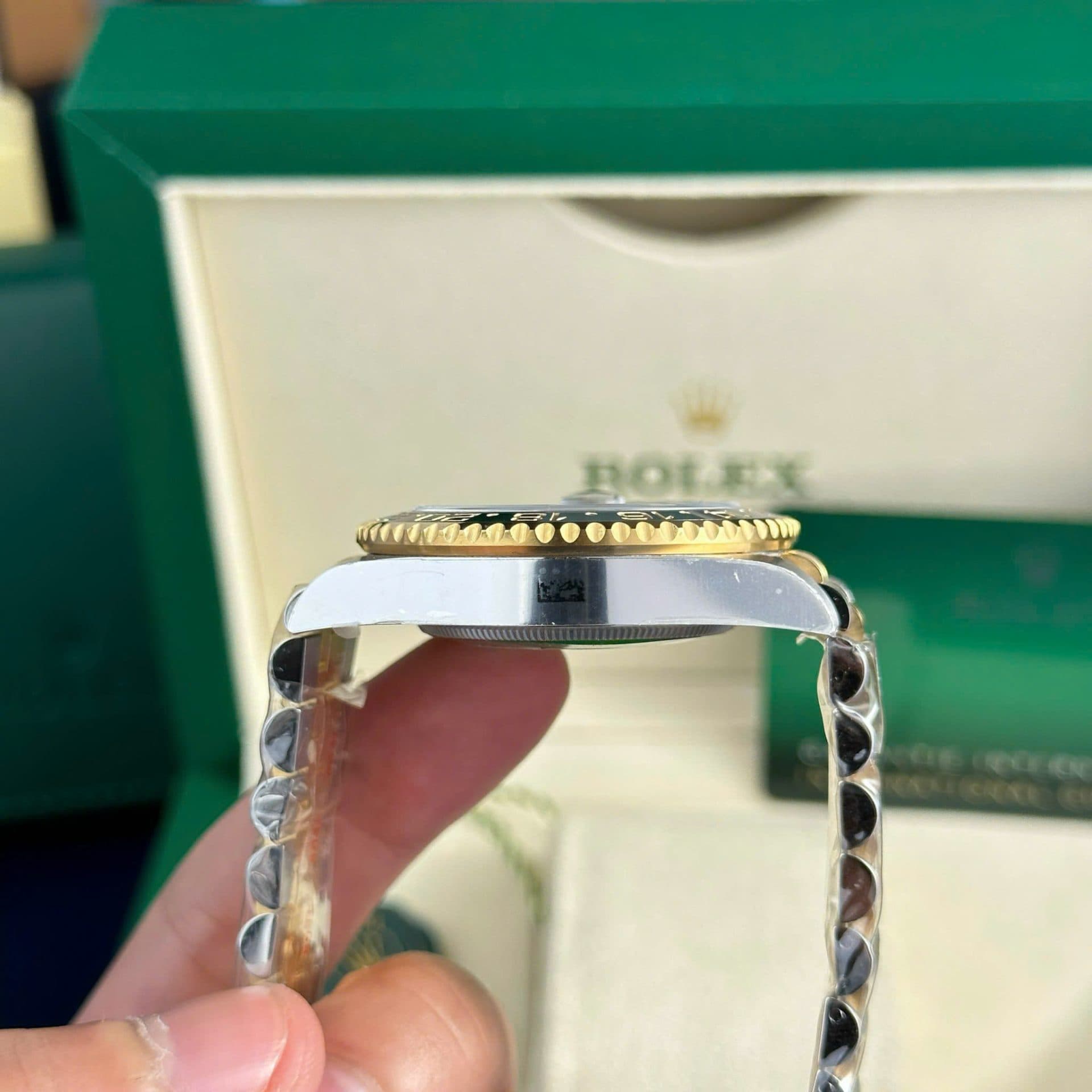Dong-Ho-Rolex-Che-Tac-GMT-Master-II-126713GRNR-Clean-Factory-41mm-19-1