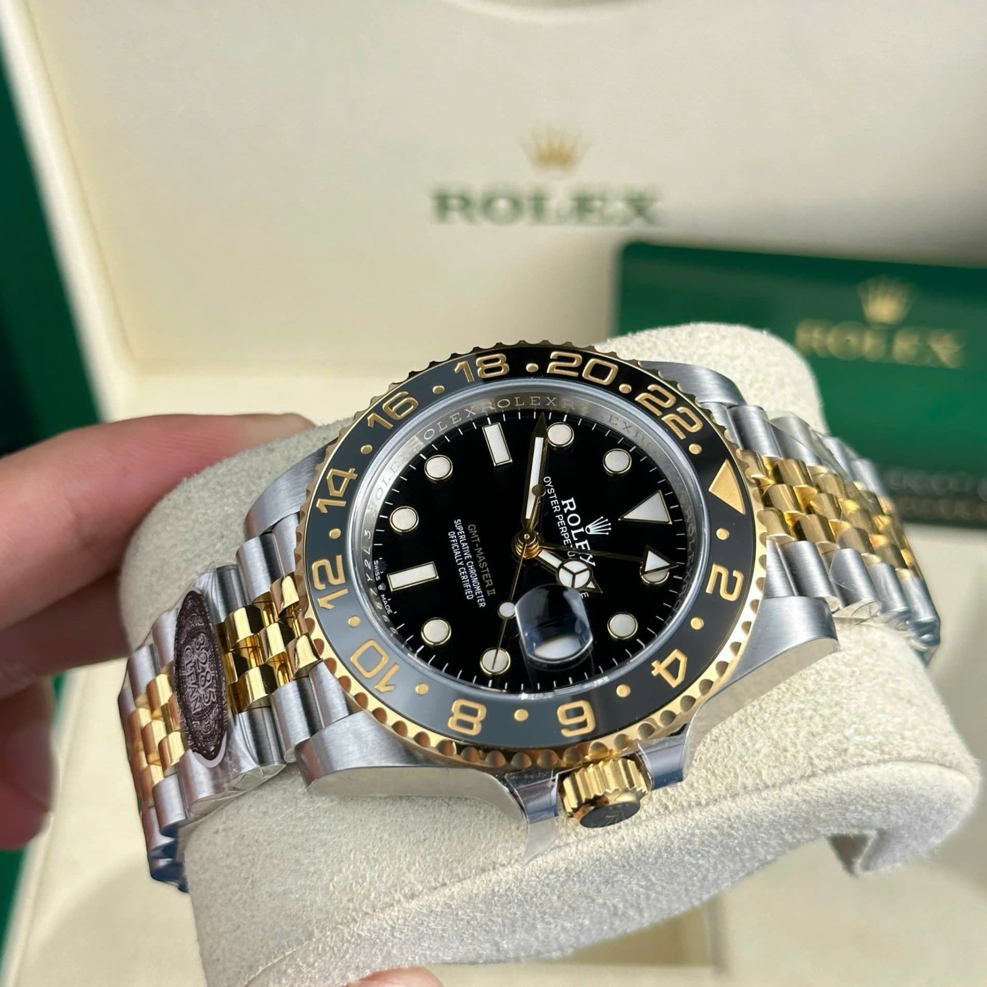 Dong-Ho-Rolex-Che-Tac-GMT-Master-II-126713GRNR-Clean-Factory-41mm-23-1