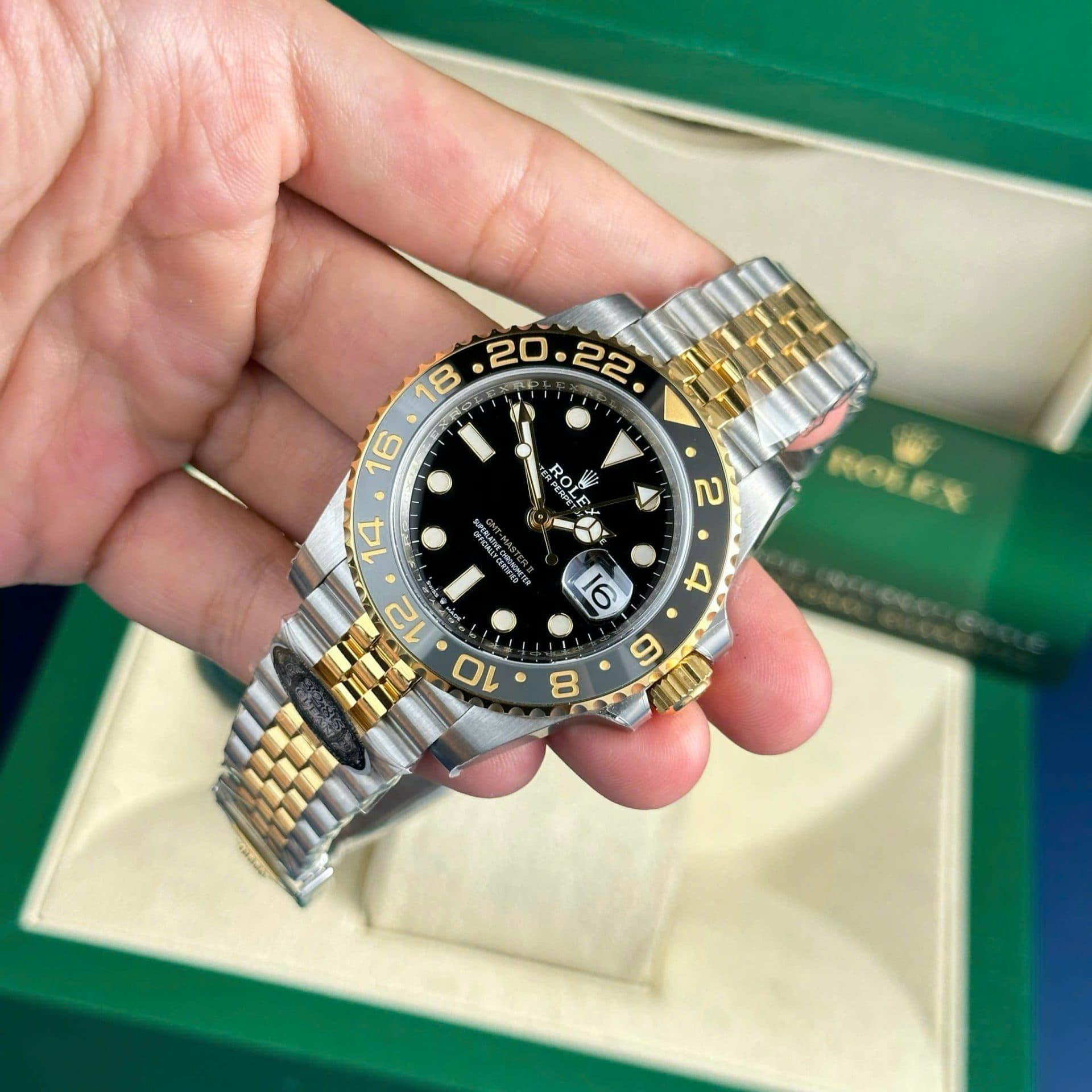 Dong-Ho-Rolex-Che-Tac-GMT-Master-II-126713GRNR-Clean-Factory-41mm-24-1