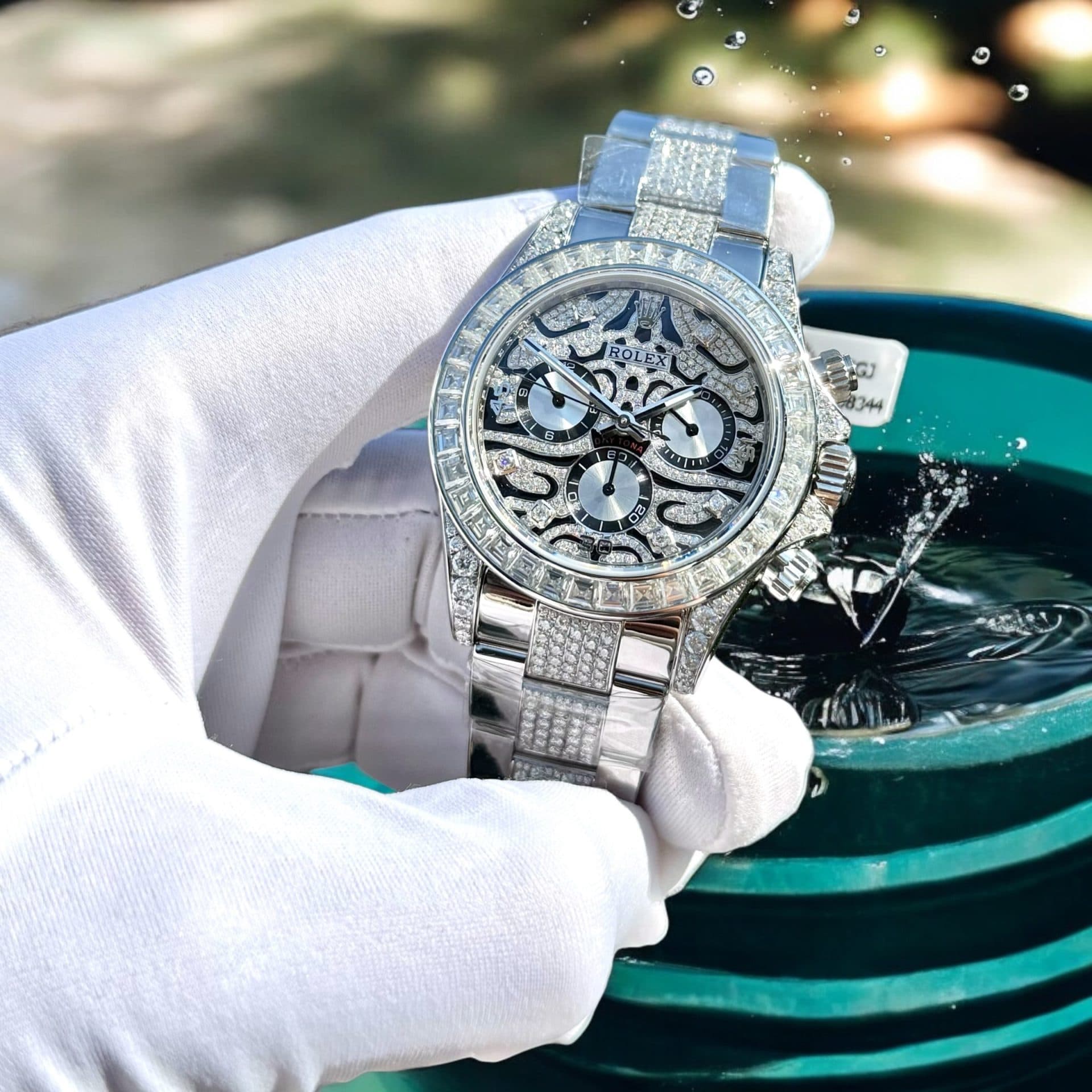 Dong-Ho-Rolex-Che-Tac-Moissanite-Cosmograph-Daytona-Eye-Of-The-Tiger-40mm-2-1