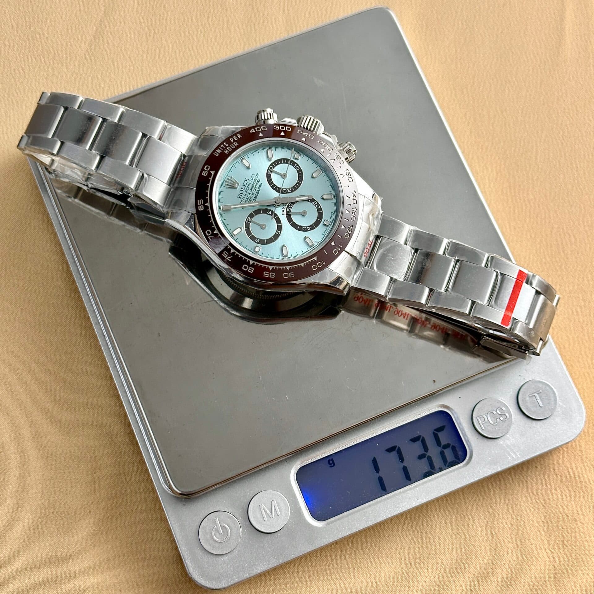 Dong-Ho-Rolex-Cosmograph-Daytona-116506-Tinh-Chinh-Nang-Replica-V2-40mm-1