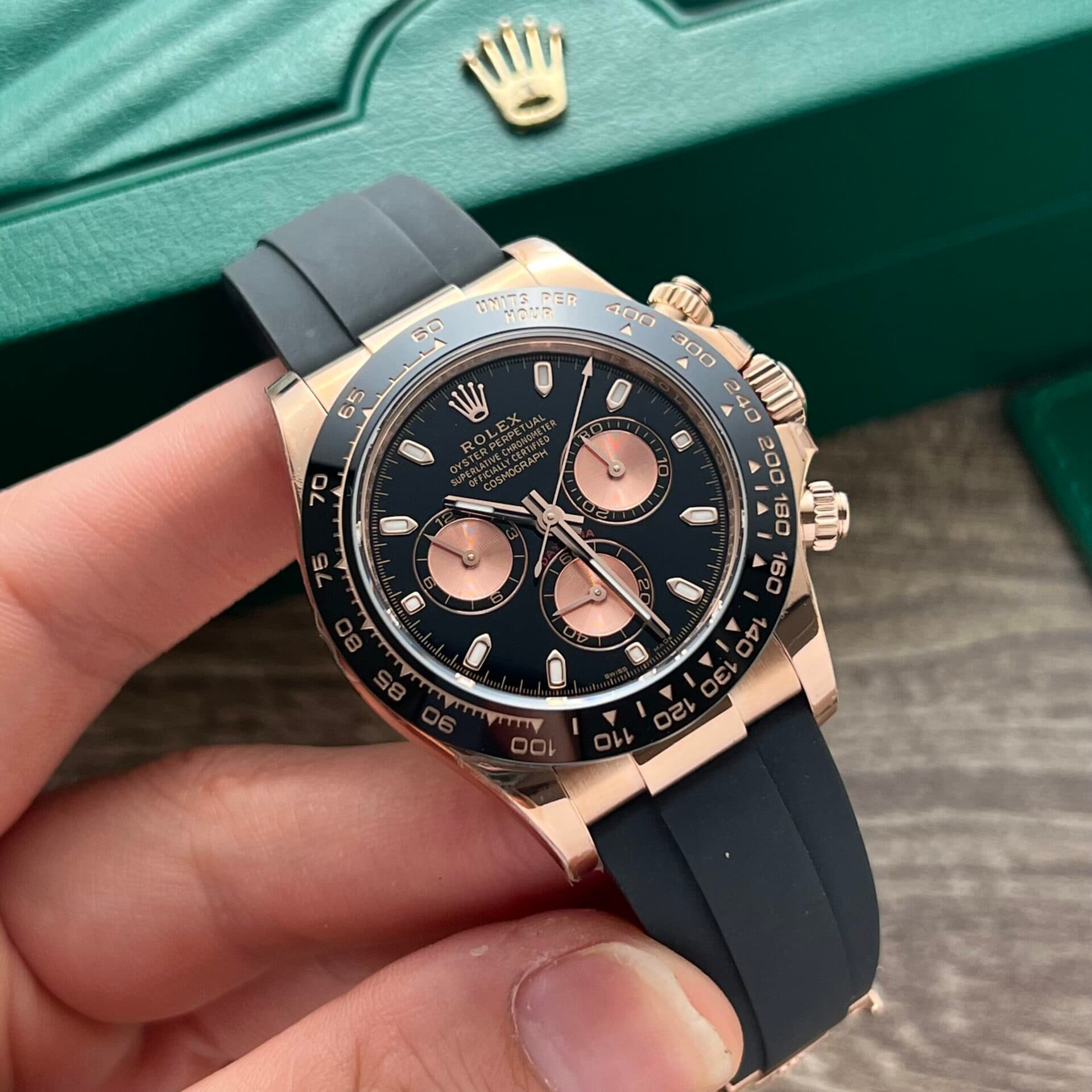Dong-Ho-Rolex-Cosmograph-Daytona-116515LN-Replica-11-Vang-Hong-BTF-40mm-12-scaled-1