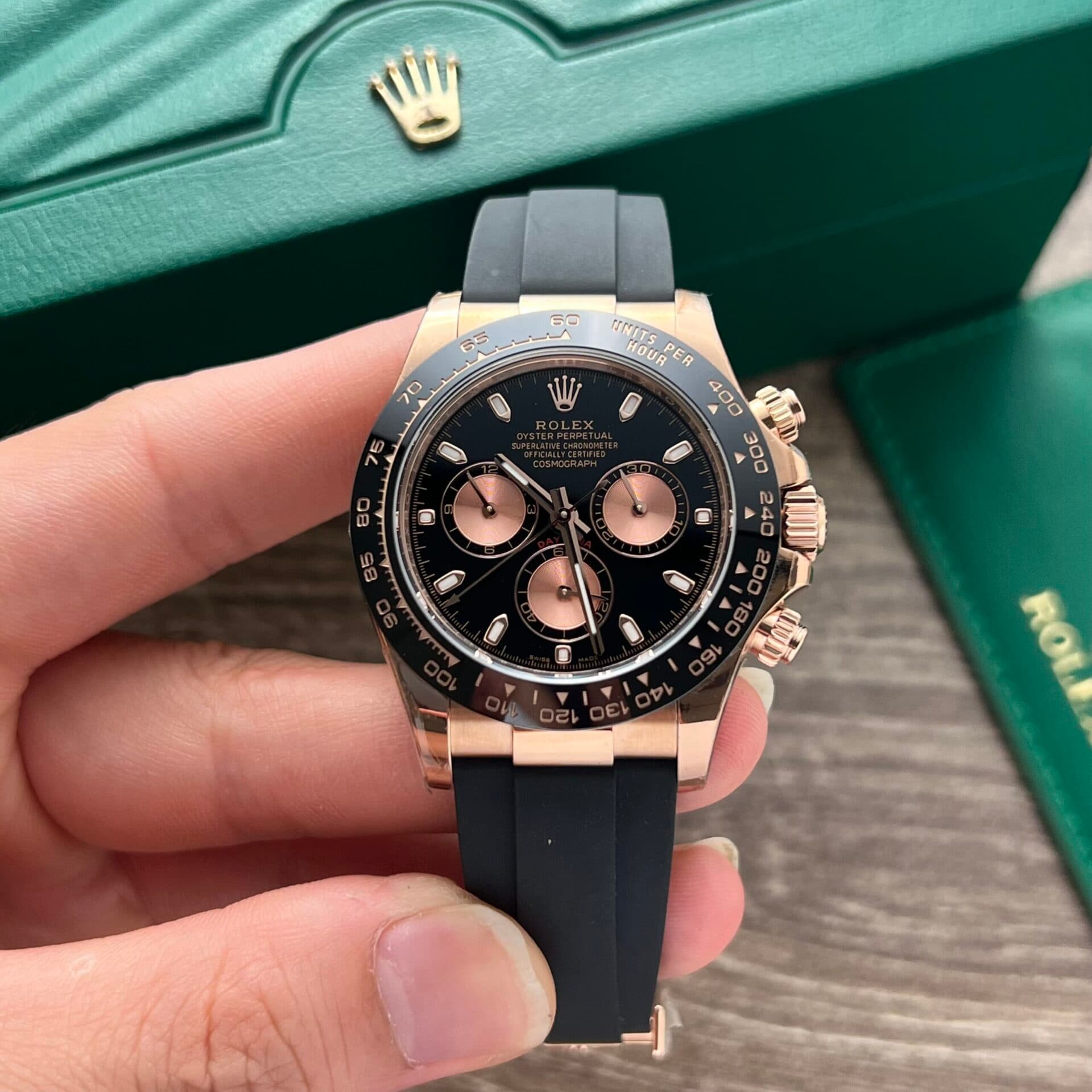Dong-Ho-Rolex-Cosmograph-Daytona-116515LN-Replica-11-Vang-Hong-BTF-40mm-14-scaled-1