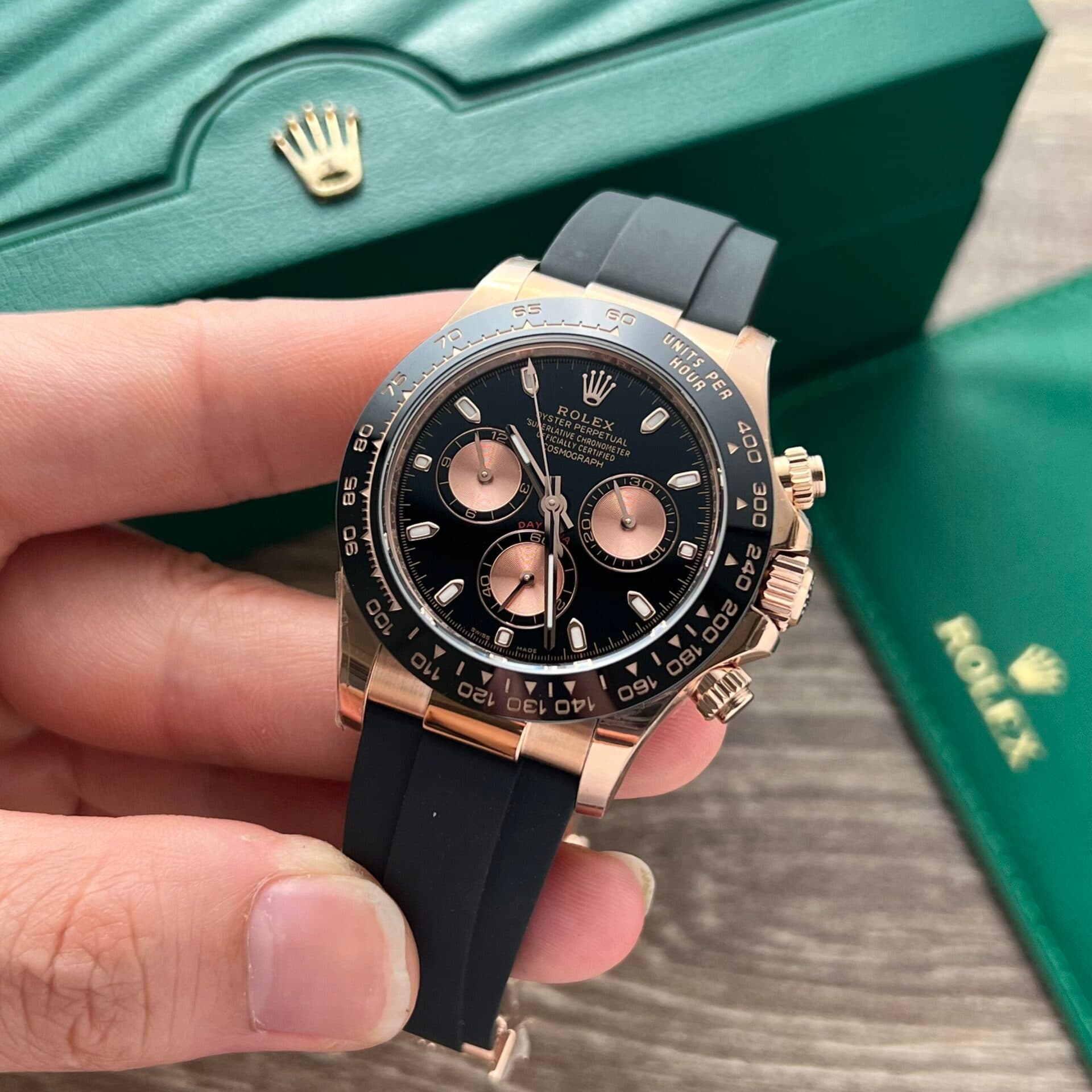 Dong-Ho-Rolex-Cosmograph-Daytona-116515LN-Replica-11-Vang-Hong-BTF-40mm-15-scaled-1