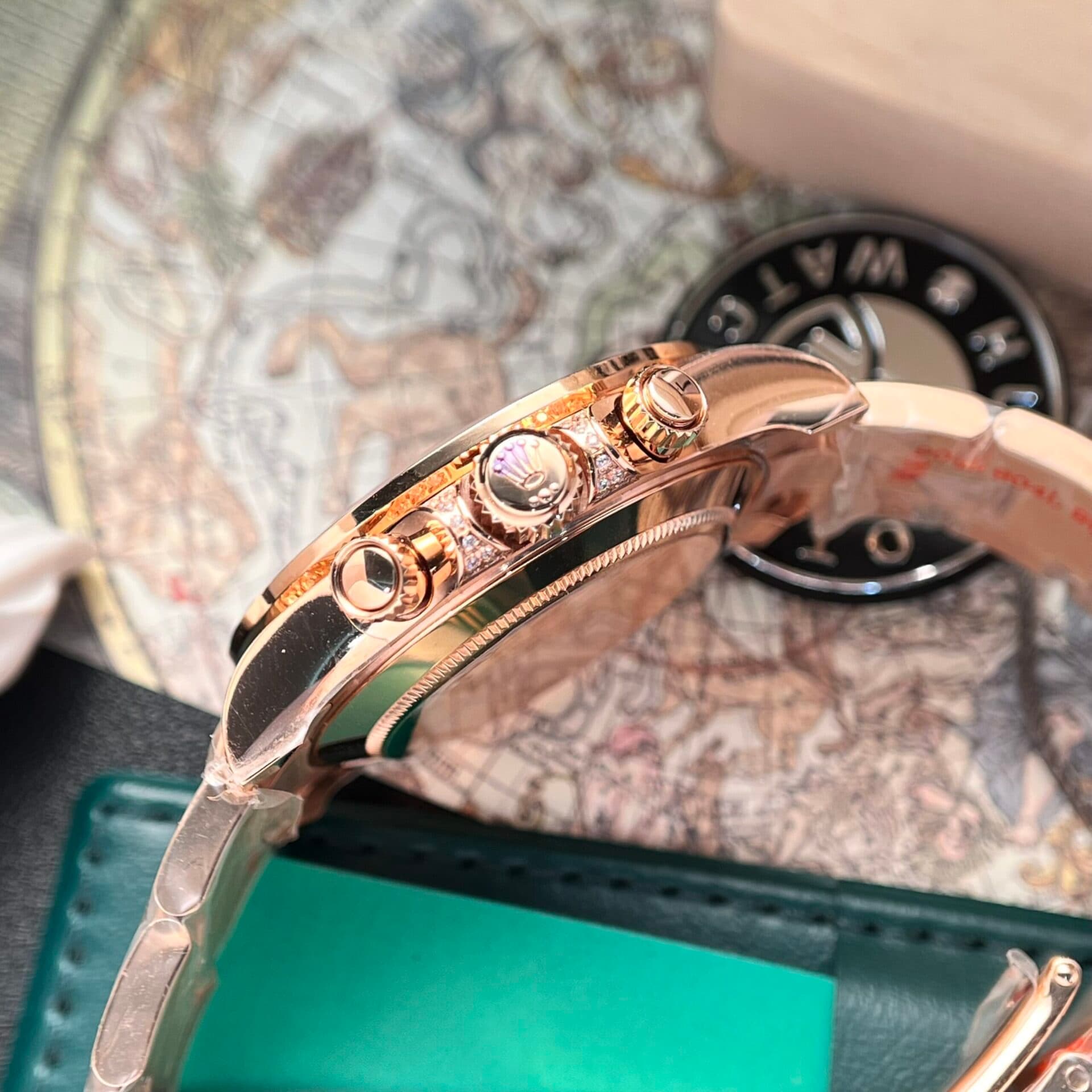 Dong-Ho-Rolex-Cosmograph-Daytona-116595RBOW-Replica-11-Noob-40mm-5-scaled-1