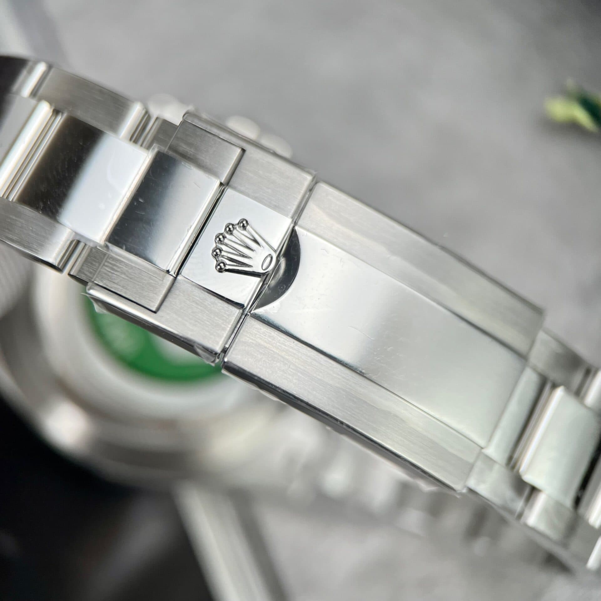 Dong-Ho-Rolex-Cosmograph-Daytona-126500LN-Replica-11-BT-Factory-40mm-2-1