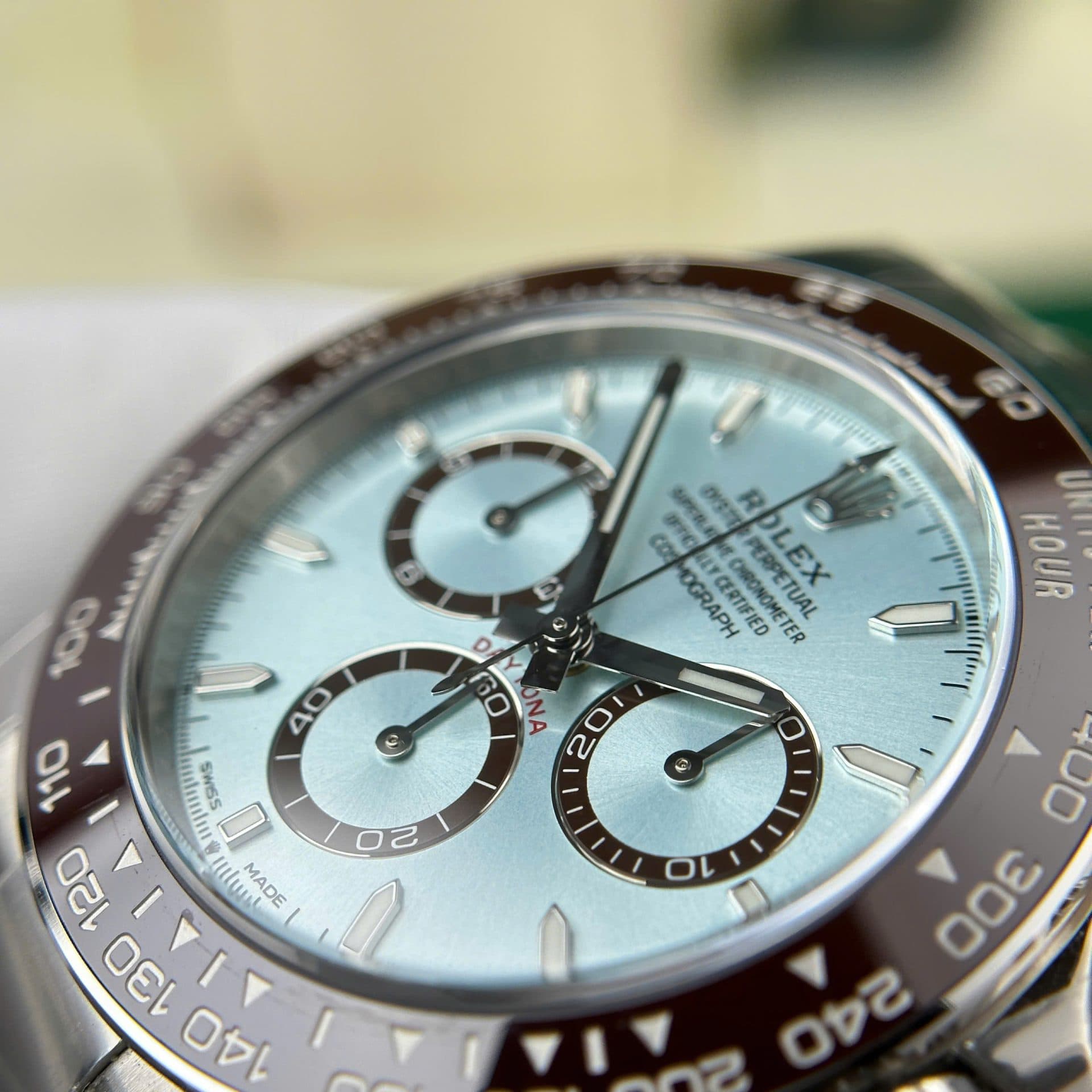 Dong-Ho-Rolex-Cosmograph-Daytona-126506-Mat-Xanh-Bang-Coc-So-Da-Quang-Nha-May-Clean-40mm-10-1