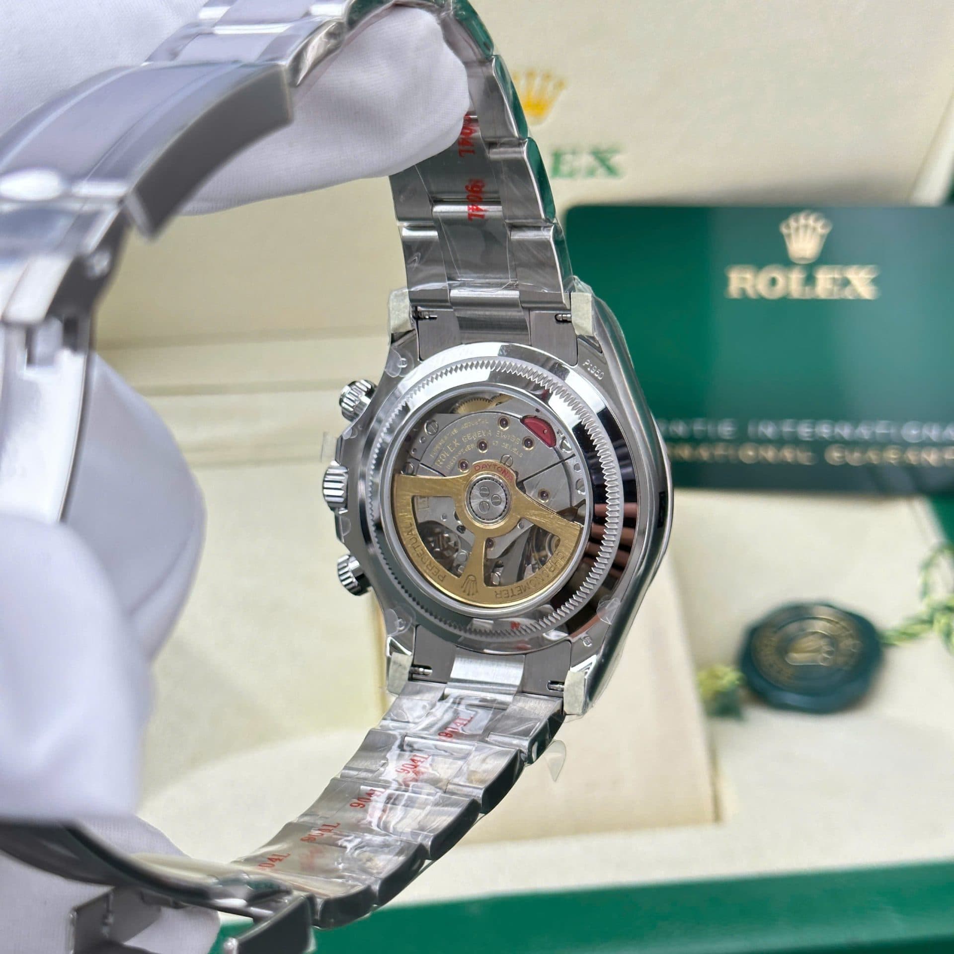 Dong-Ho-Rolex-Cosmograph-Daytona-126506-Mat-Xanh-Bang-Coc-So-Da-Quang-Nha-May-Clean-40mm-3-1