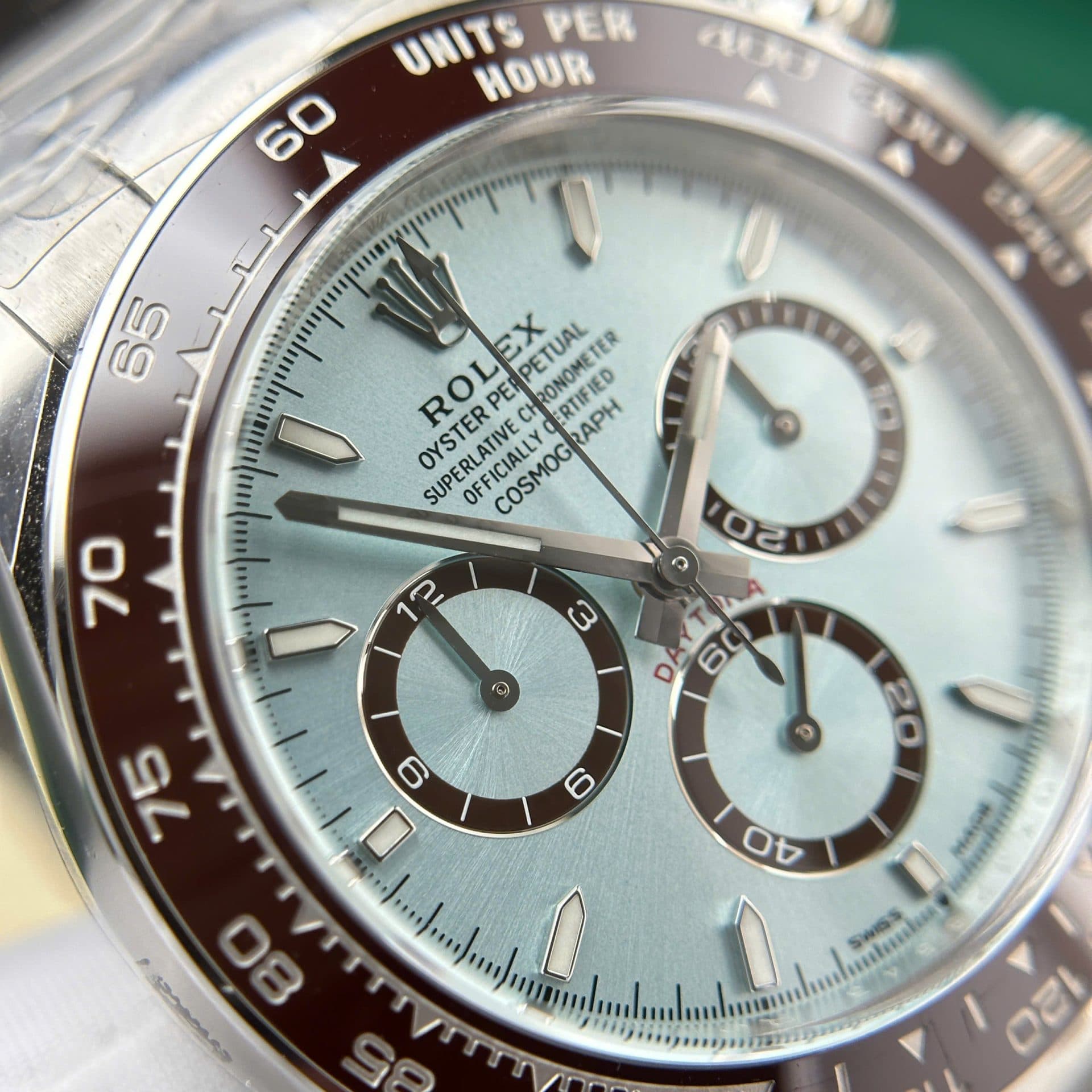 Dong-Ho-Rolex-Cosmograph-Daytona-126506-Mat-Xanh-Bang-Coc-So-Da-Quang-Nha-May-Clean-40mm-9-1