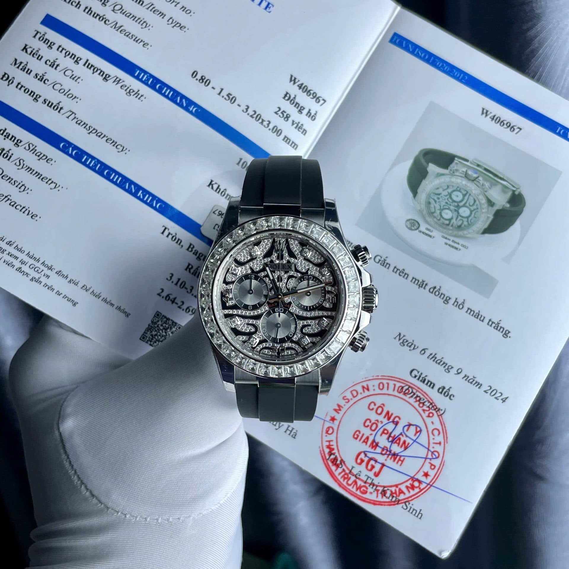 Dong-Ho-Rolex-Cosmograph-Daytona-Eye-Of-The-Tiger-Che-Tac-Kim-Cuong-Moissanite-Baguette-40mm-1-1
