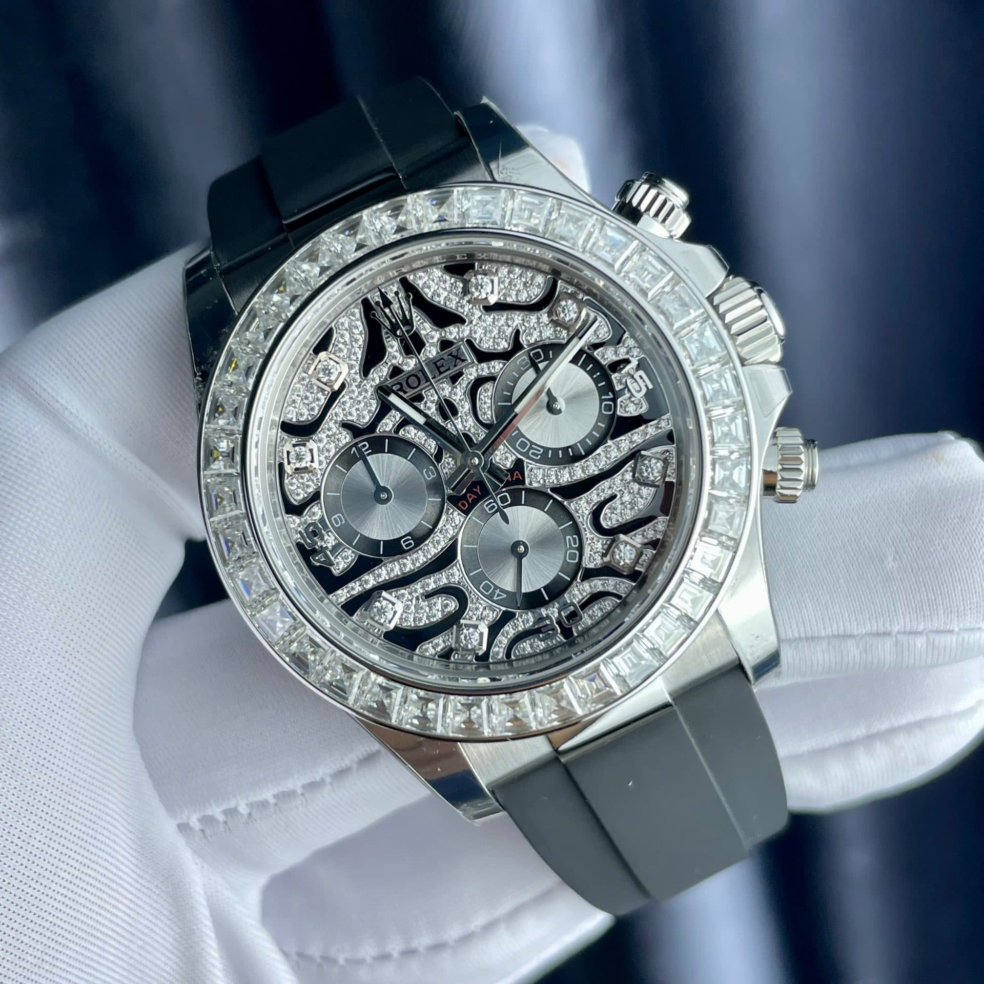 Dong-Ho-Rolex-Cosmograph-Daytona-Eye-Of-The-Tiger-Che-Tac-Kim-Cuong-Moissanite-Baguette-40mm-4-1