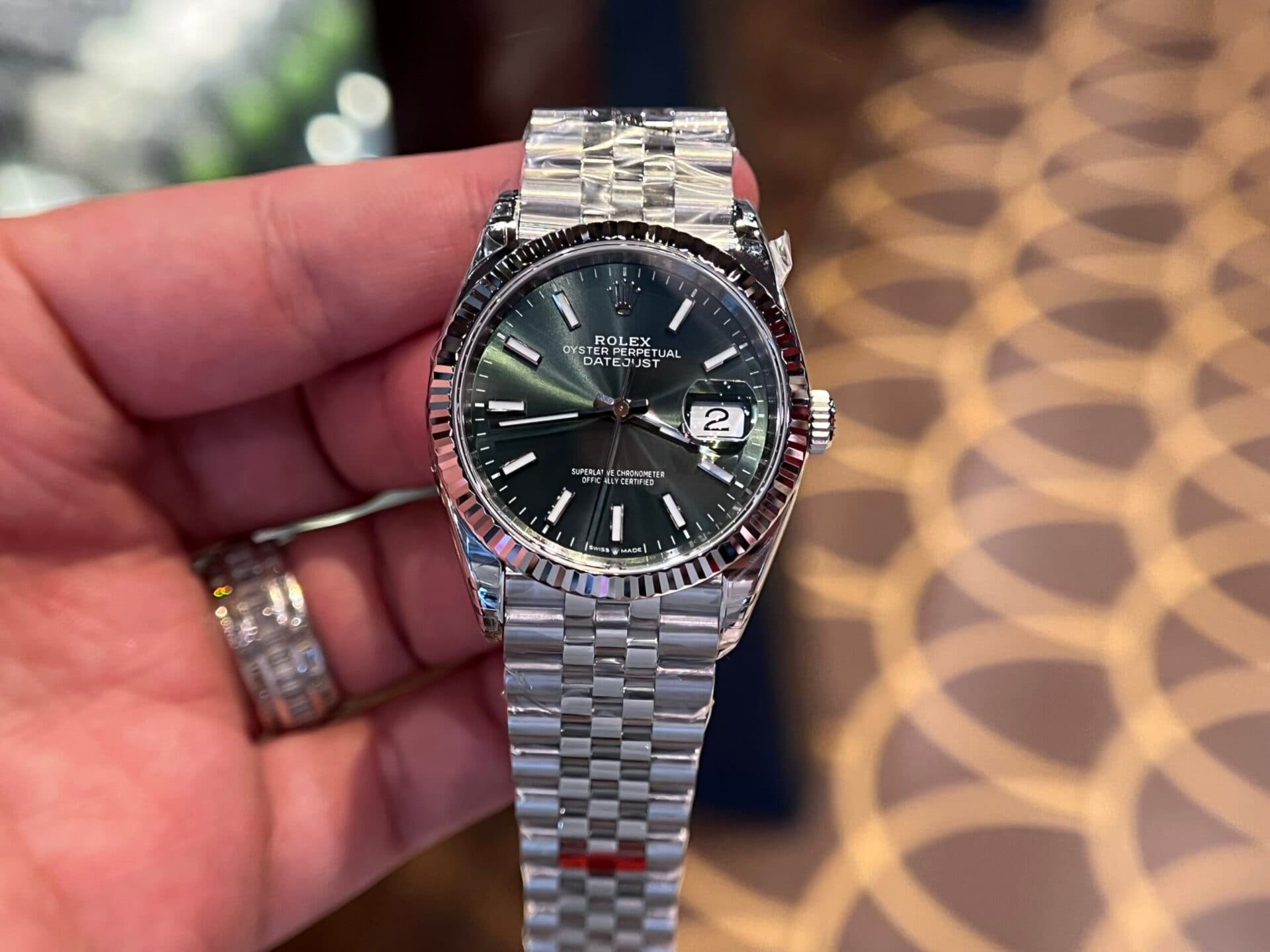 Dong-Ho-Rolex-DateJust-126234-Replica-11-Mau-Xanh-La-Cay-36mm-2-scaled-1