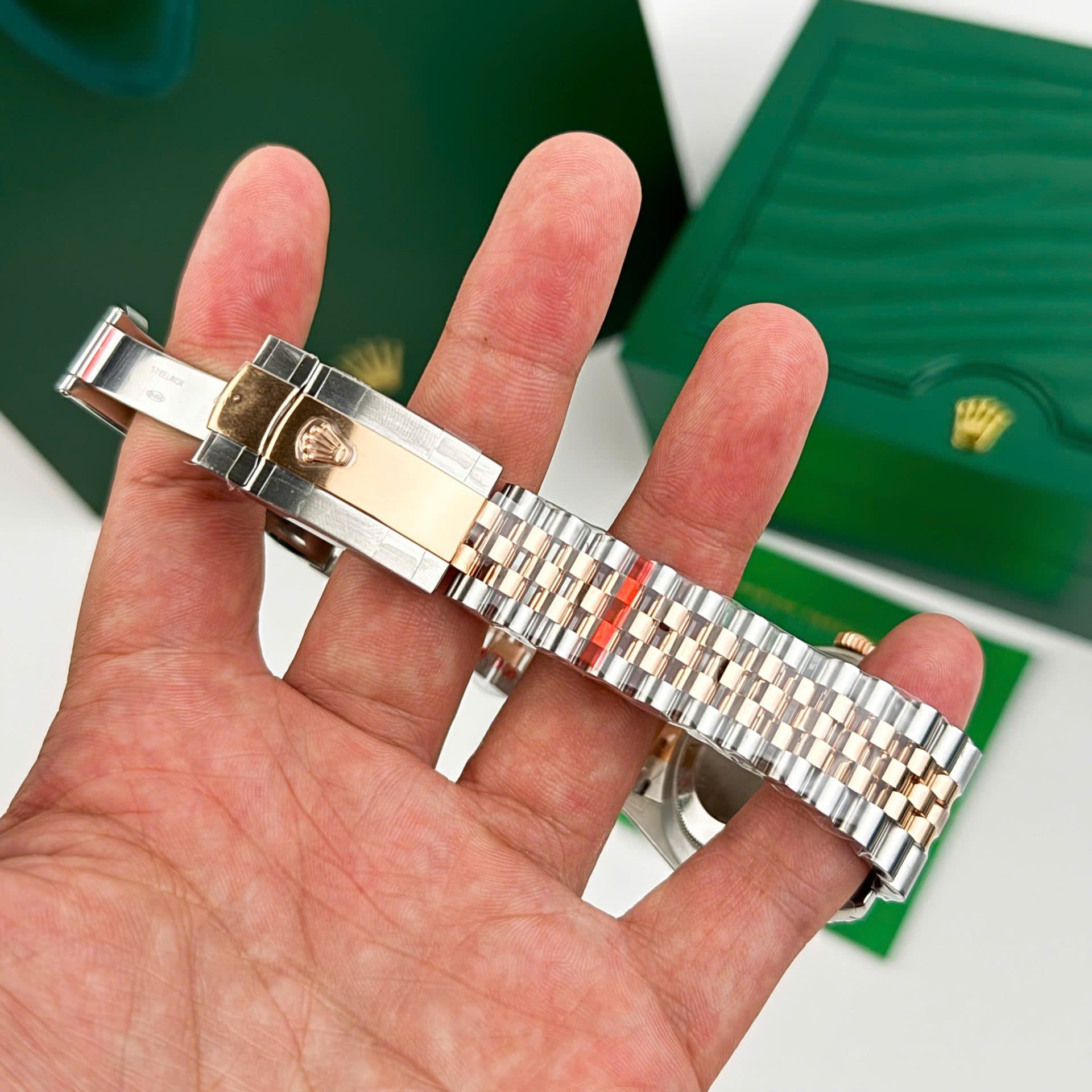 Dong-Ho-Rolex-DateJust-126331-Replica-11-Mat-Chocolate-Coc-So-Dinh-Da-41mm-10-1