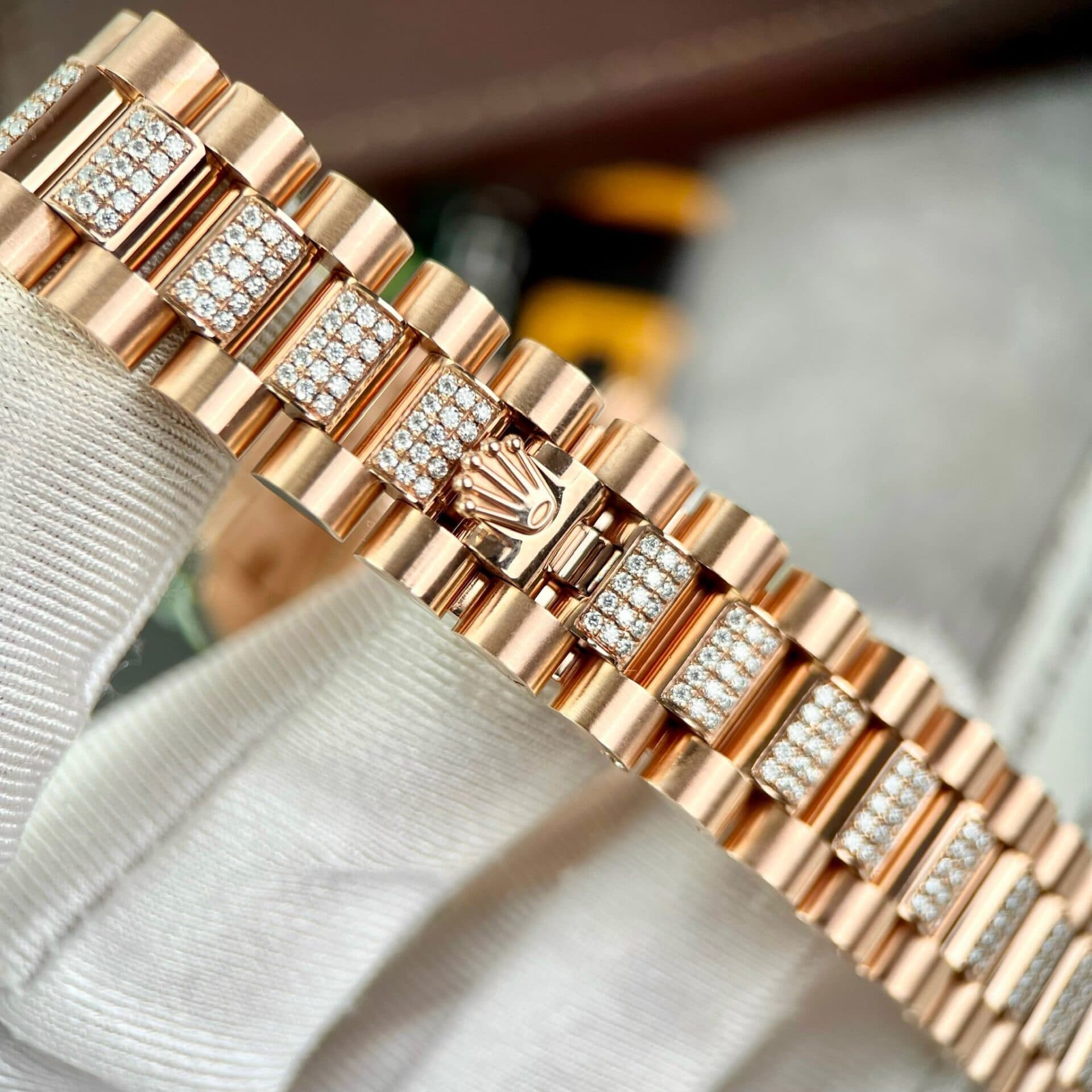 Dong-Ho-Rolex-DateJust-Boc-Vang-Dinh-Moissanite-Mat-Chocolate-31mm-10-1
