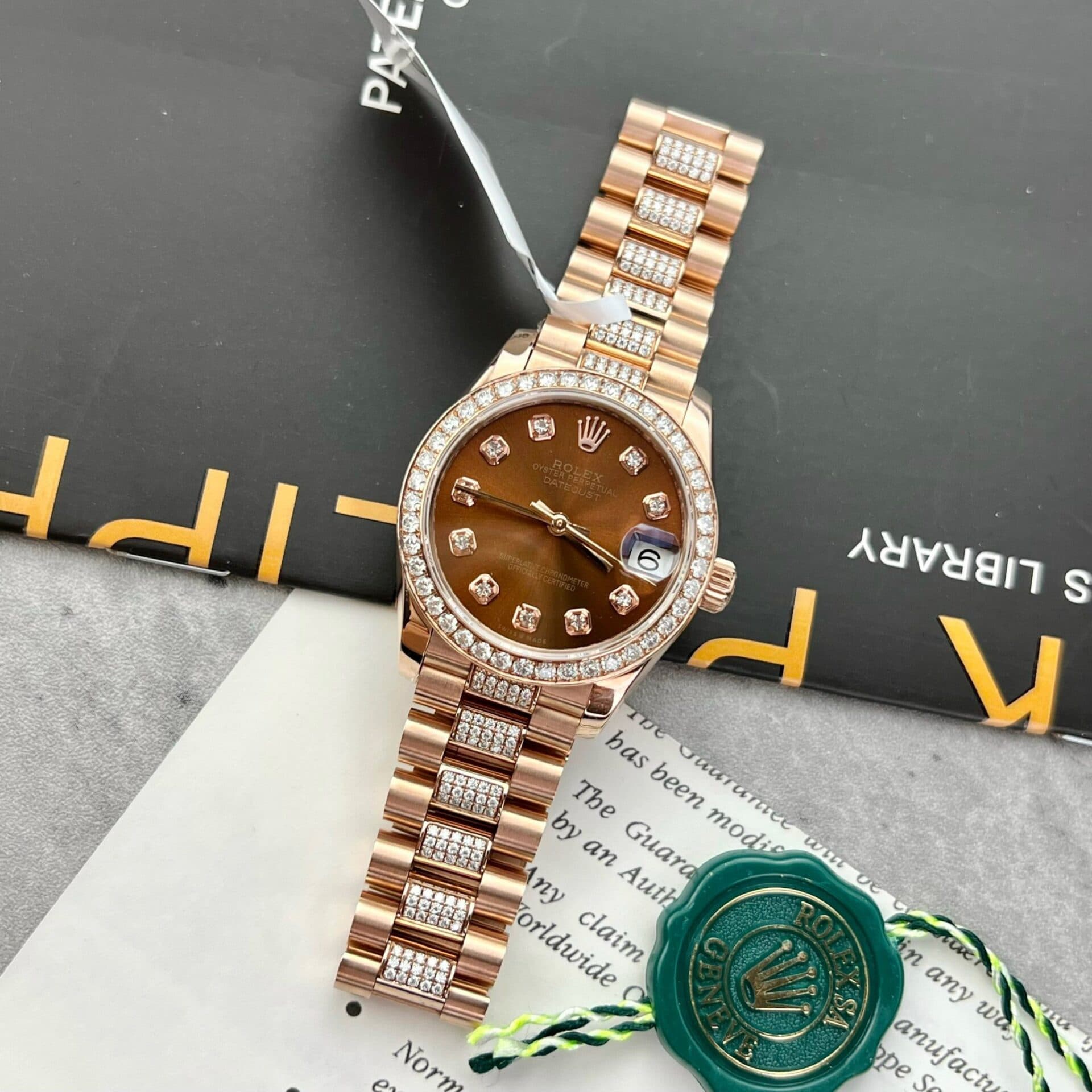 Dong-Ho-Rolex-DateJust-Boc-Vang-Dinh-Moissanite-Mat-Chocolate-31mm-3-1