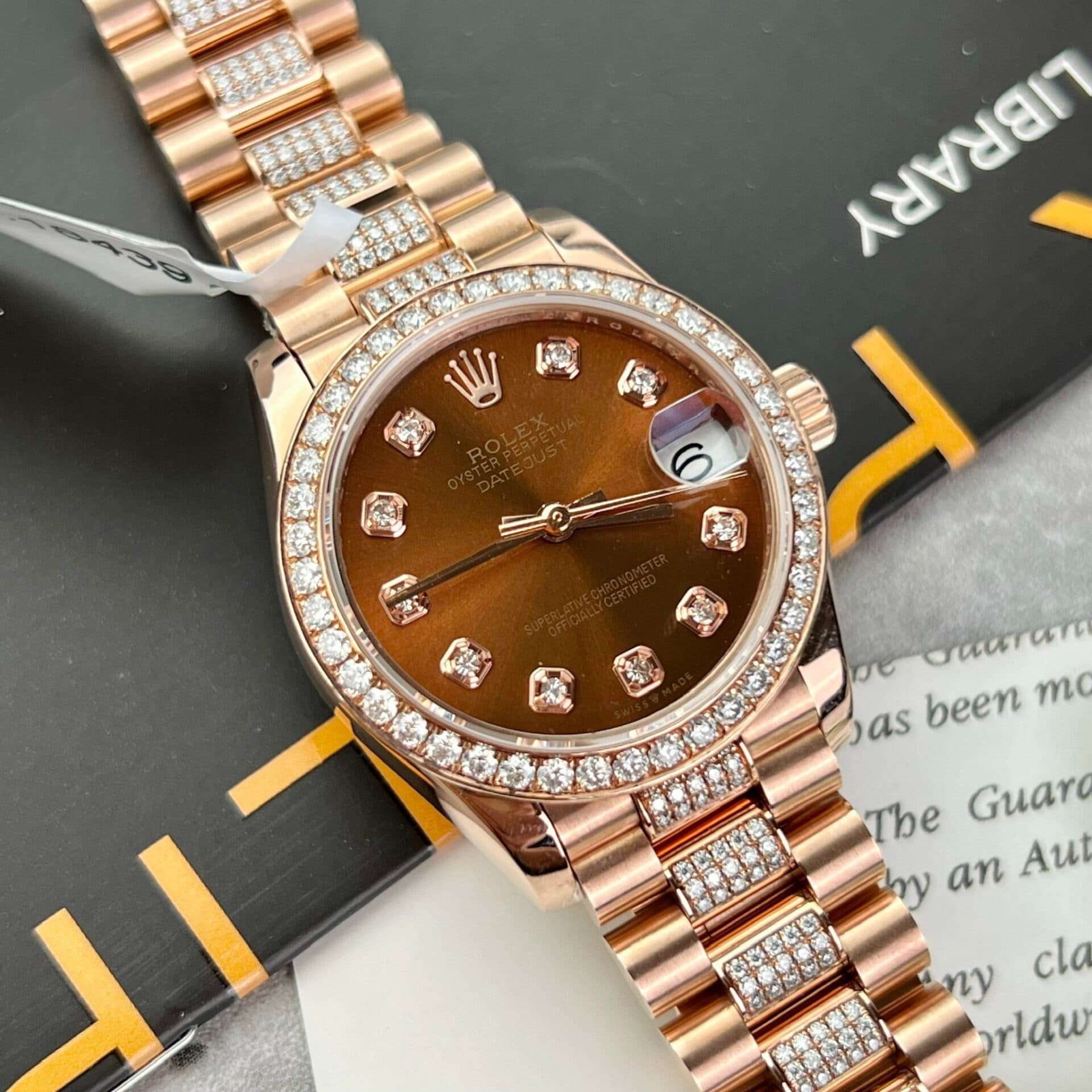 Dong-Ho-Rolex-DateJust-Boc-Vang-Dinh-Moissanite-Mat-Chocolate-31mm-4-1