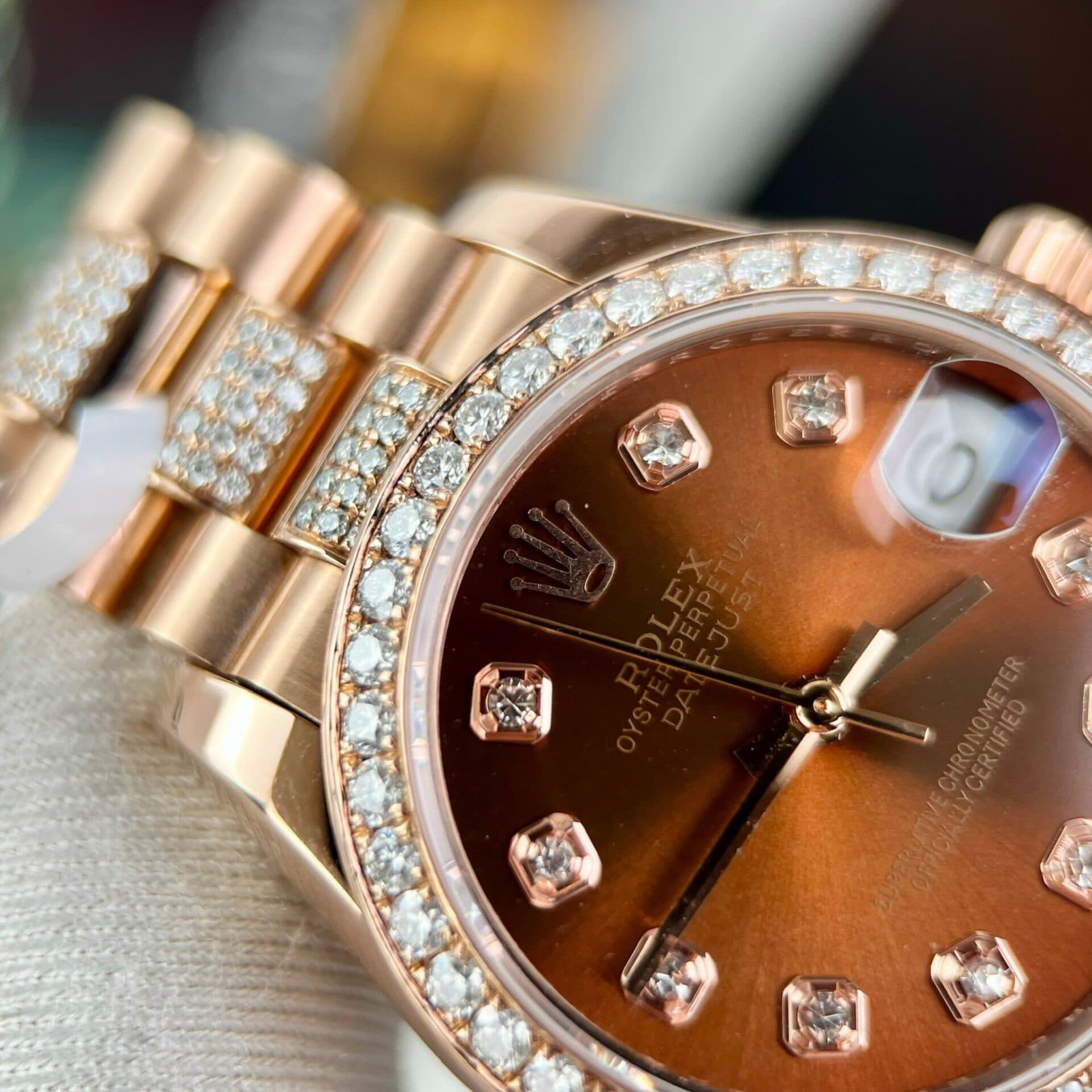 Dong-Ho-Rolex-DateJust-Boc-Vang-Dinh-Moissanite-Mat-Chocolate-31mm-5-1