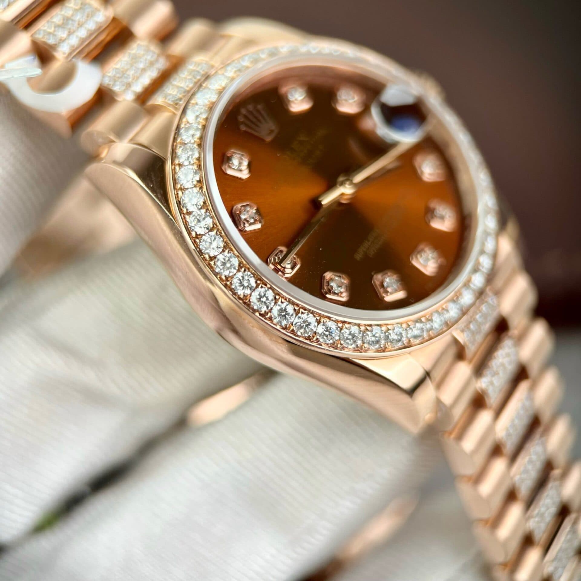 Dong-Ho-Rolex-DateJust-Boc-Vang-Dinh-Moissanite-Mat-Chocolate-31mm-6-1