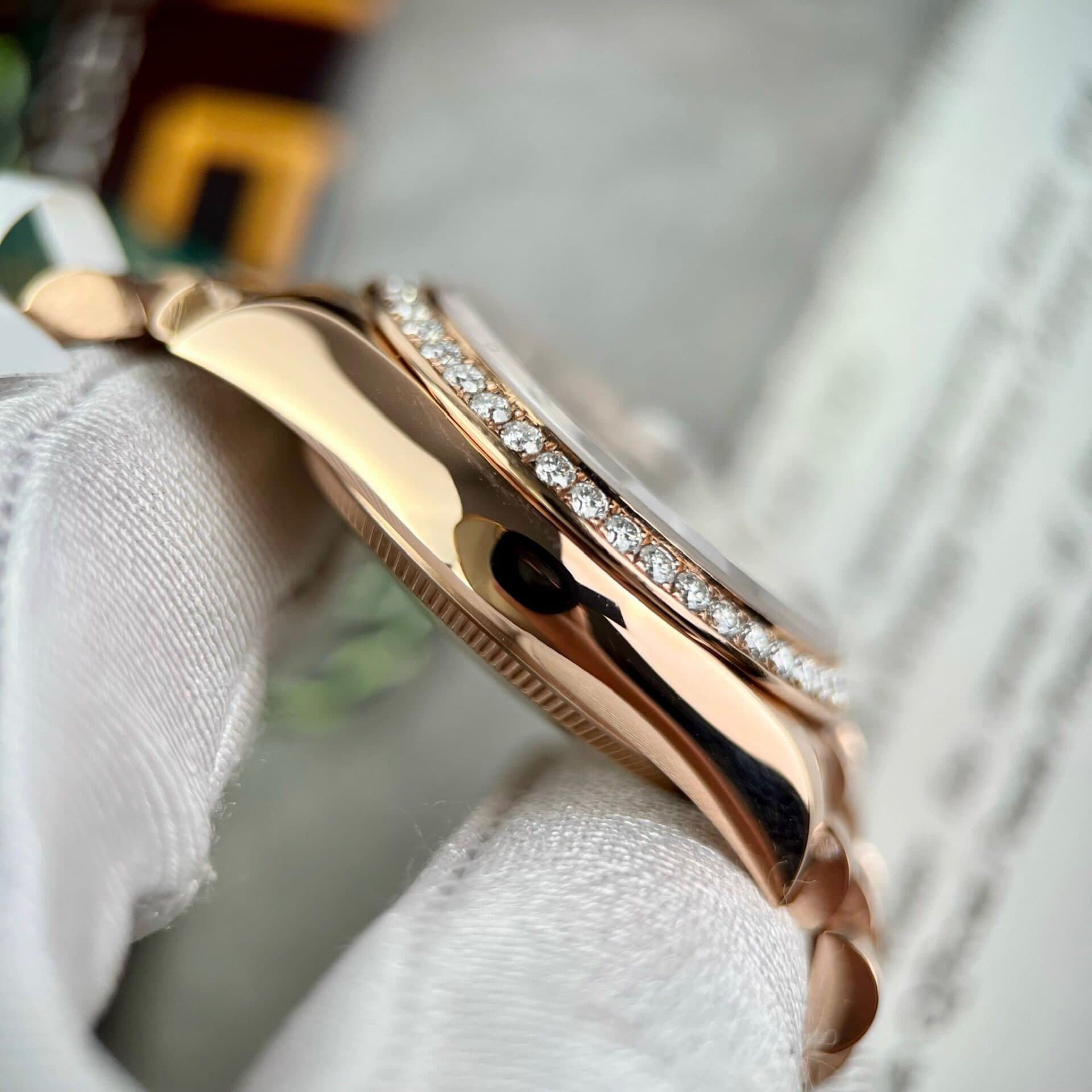 Dong-Ho-Rolex-DateJust-Boc-Vang-Dinh-Moissanite-Mat-Chocolate-31mm-9-1